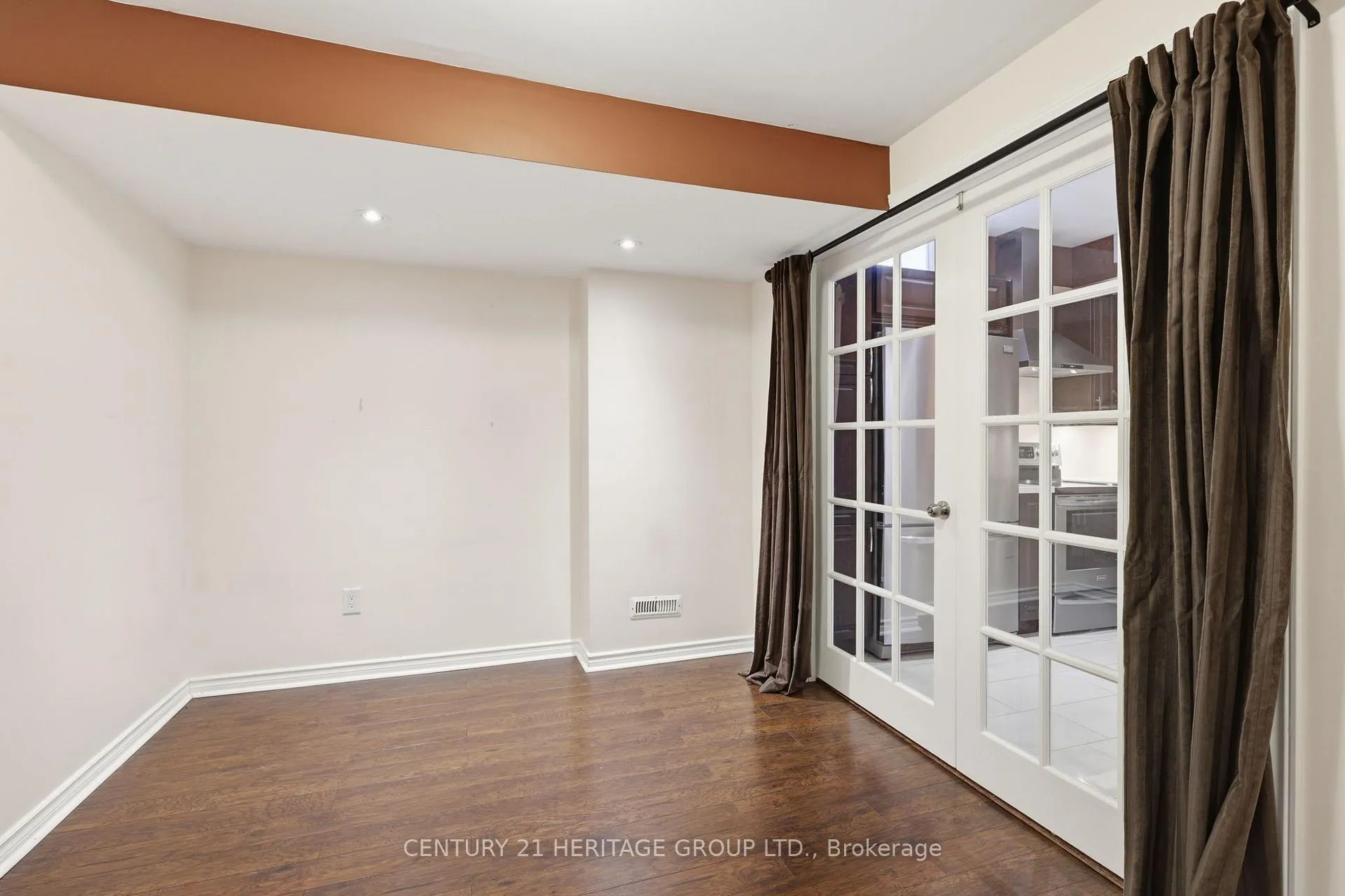 Photo 9 of Unit Lower, 19 Dunrobin Crescent, Vaughan, Kleinburg — HOMEH