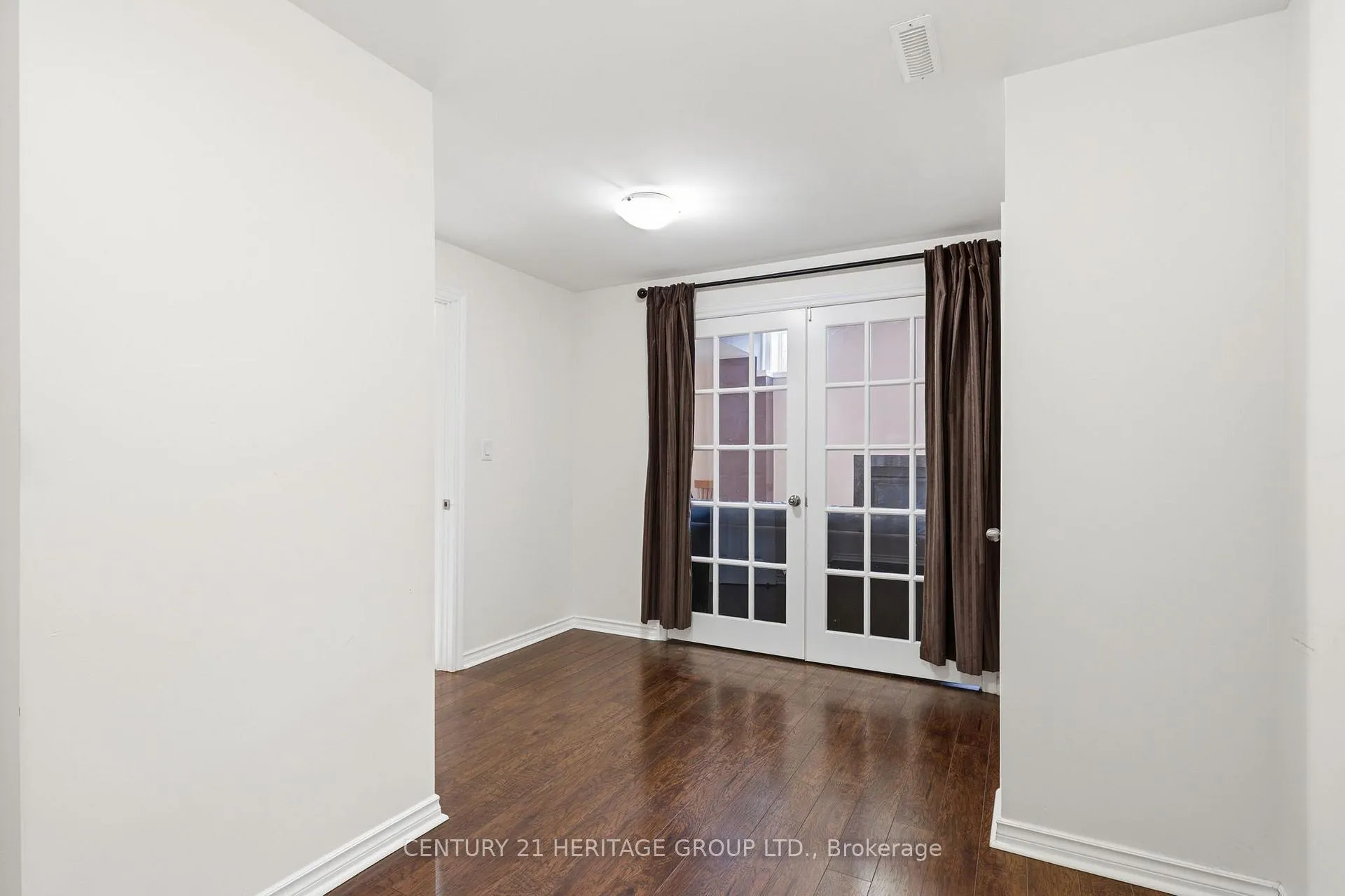 Photo 12 of Unit Lower, 19 Dunrobin Crescent, Vaughan, Kleinburg — HOMEH