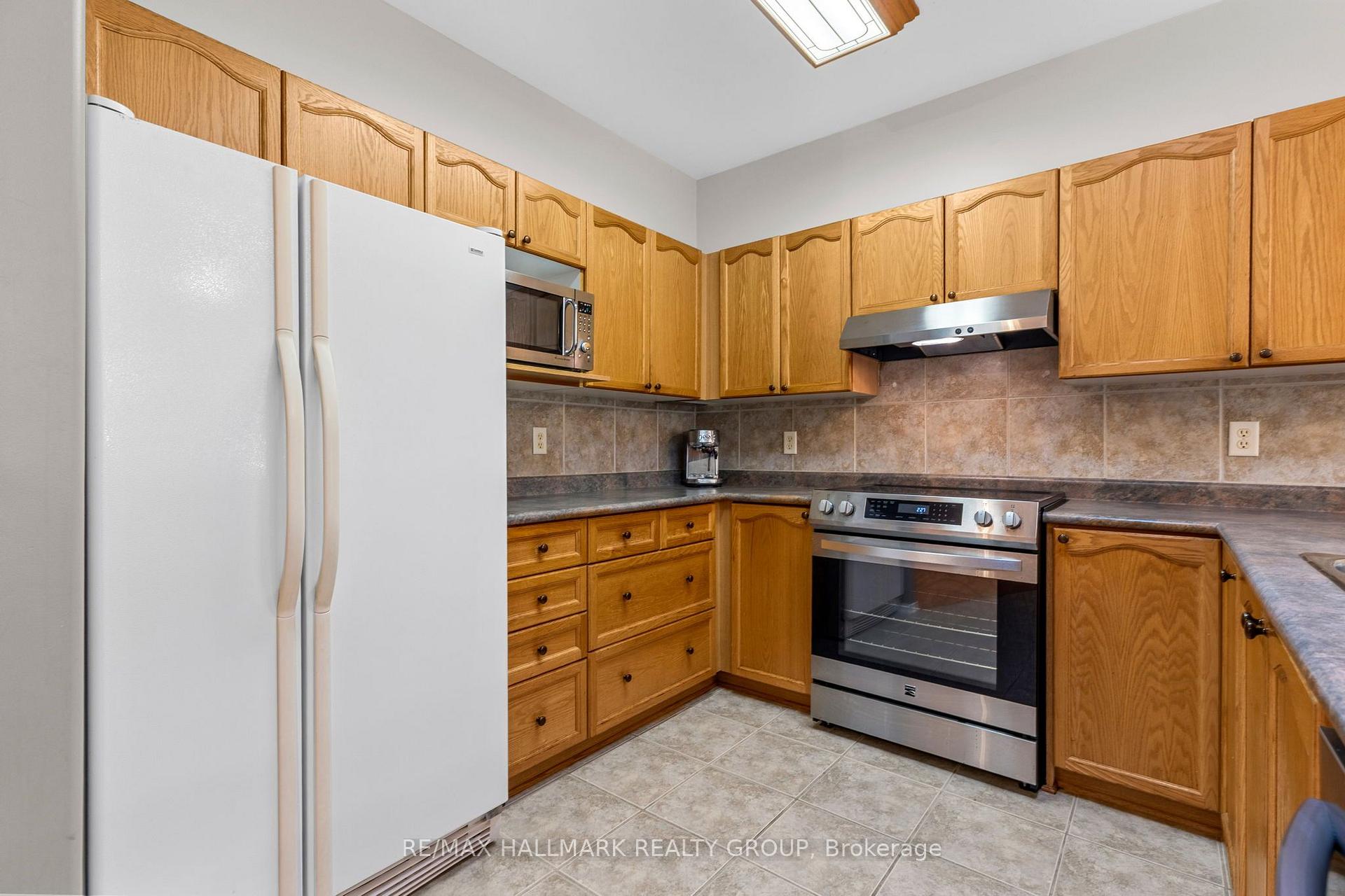 Photo 7 of 5 Rayburn Street, Ottawa, Kanata - Morgan's Grant/South March — HOMEH