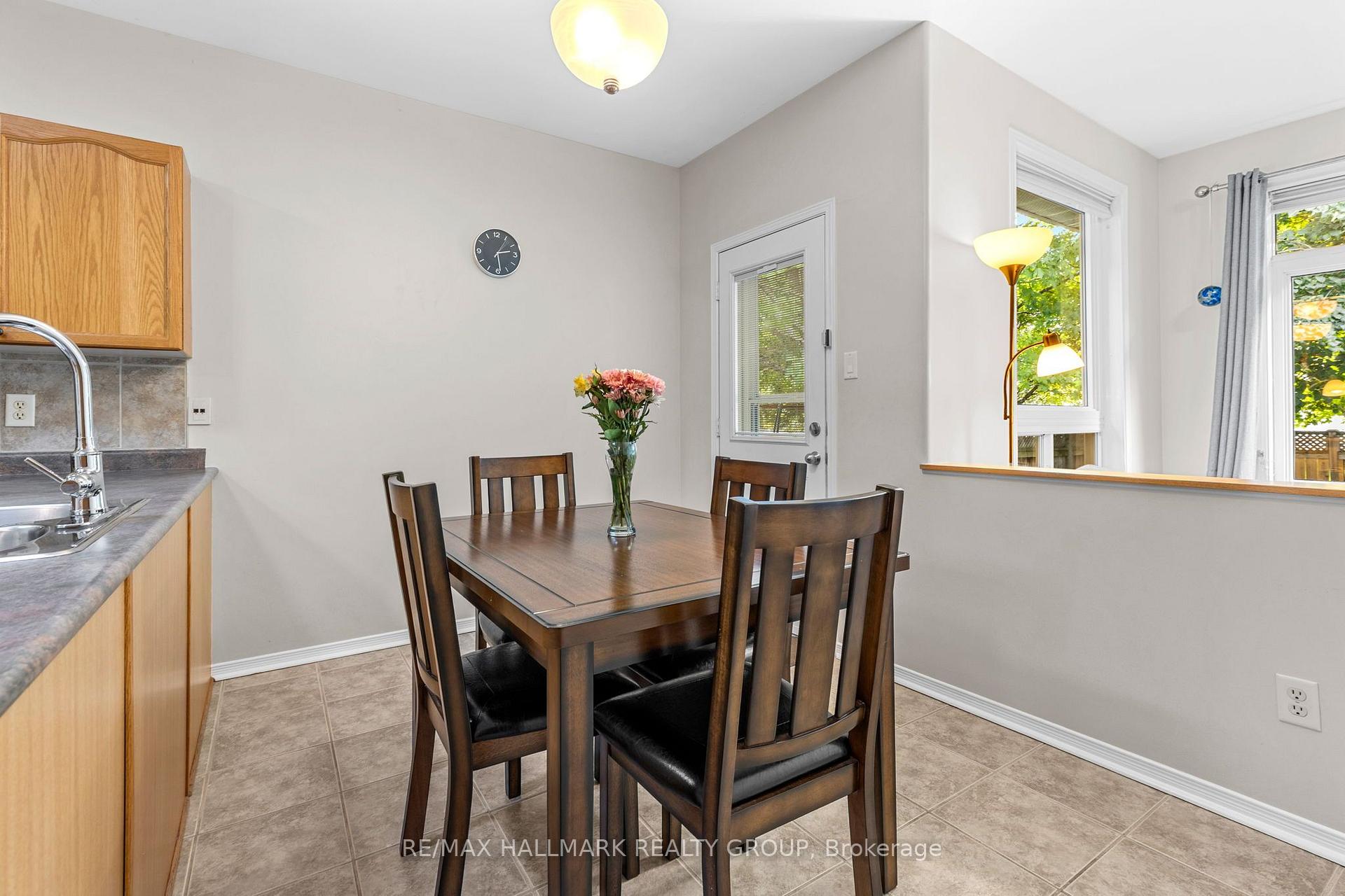 Photo 8 of 5 Rayburn Street, Ottawa, Kanata - Morgan's Grant/South March — HOMEH