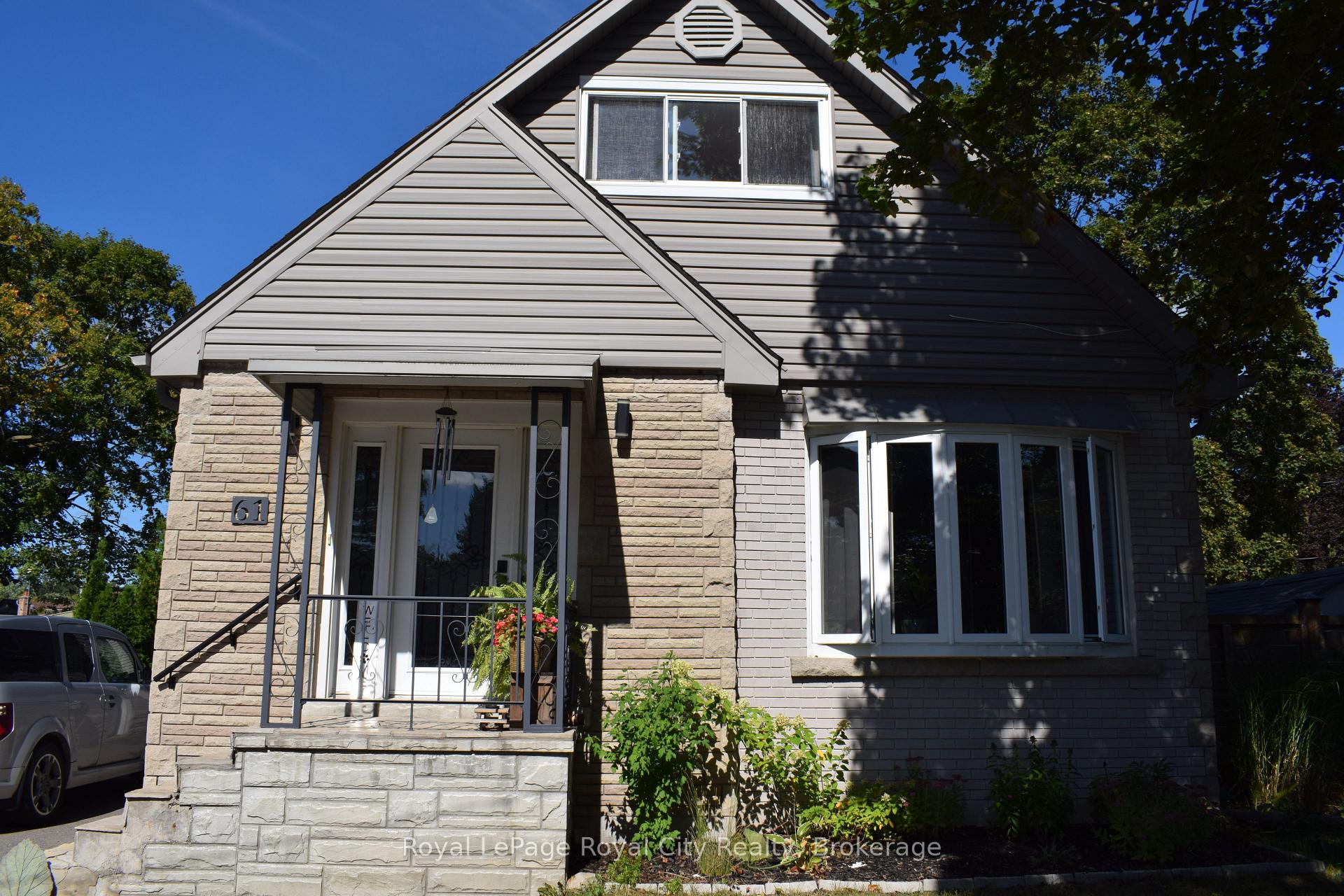 Photo 2 of 61 Nelson Court, Halton Hills, Acton — HOMEH