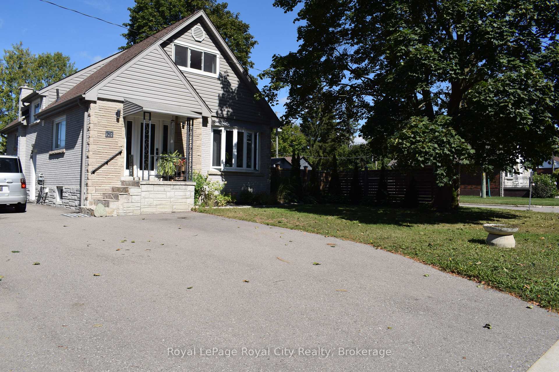Photo 3 of 61 Nelson Court, Halton Hills, Acton — HOMEH