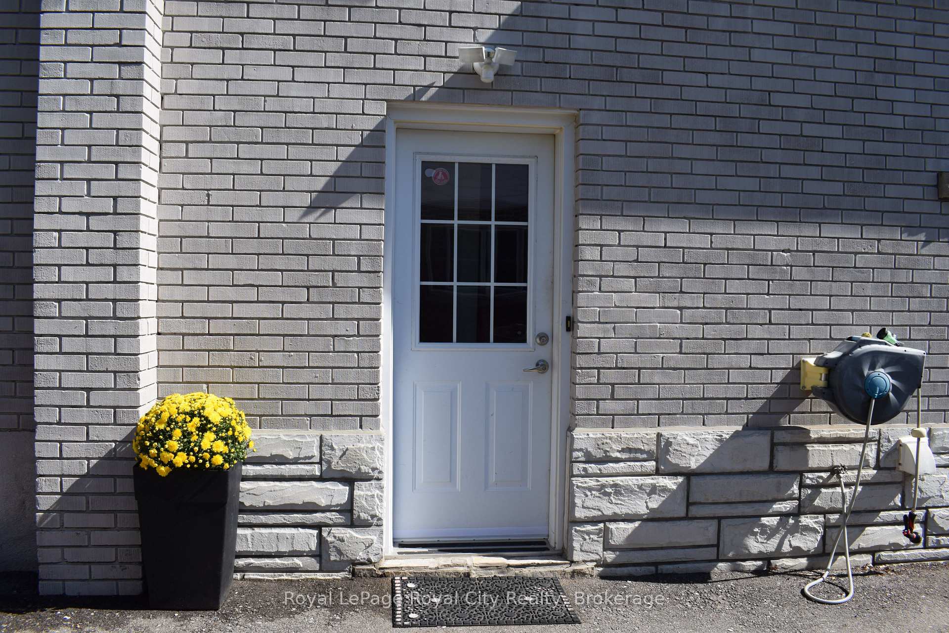 Photo 5 of 61 Nelson Court, Halton Hills, Acton — HOMEH