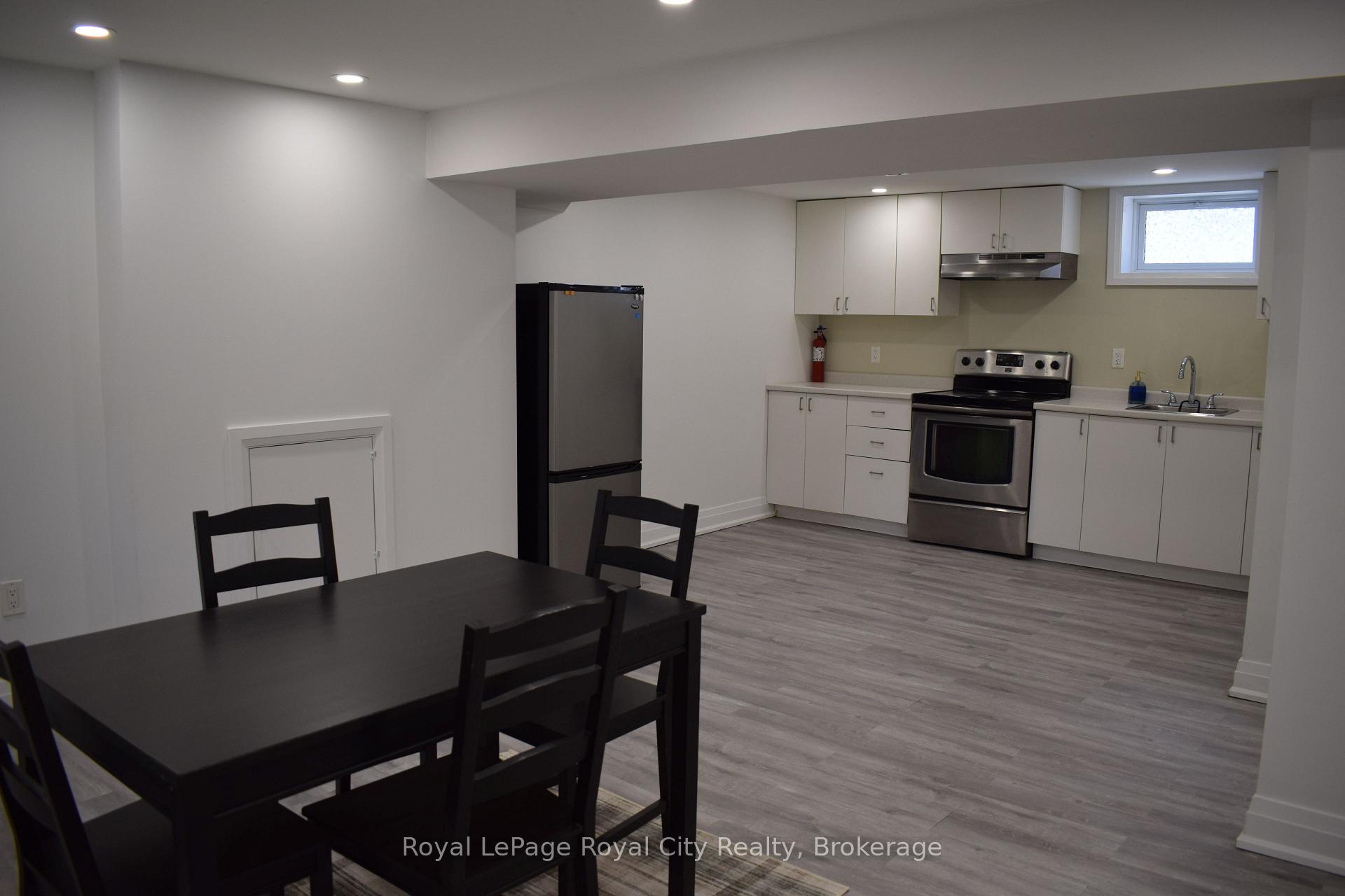 Photo 9 of 61 Nelson Court, Halton Hills, Acton — HOMEH