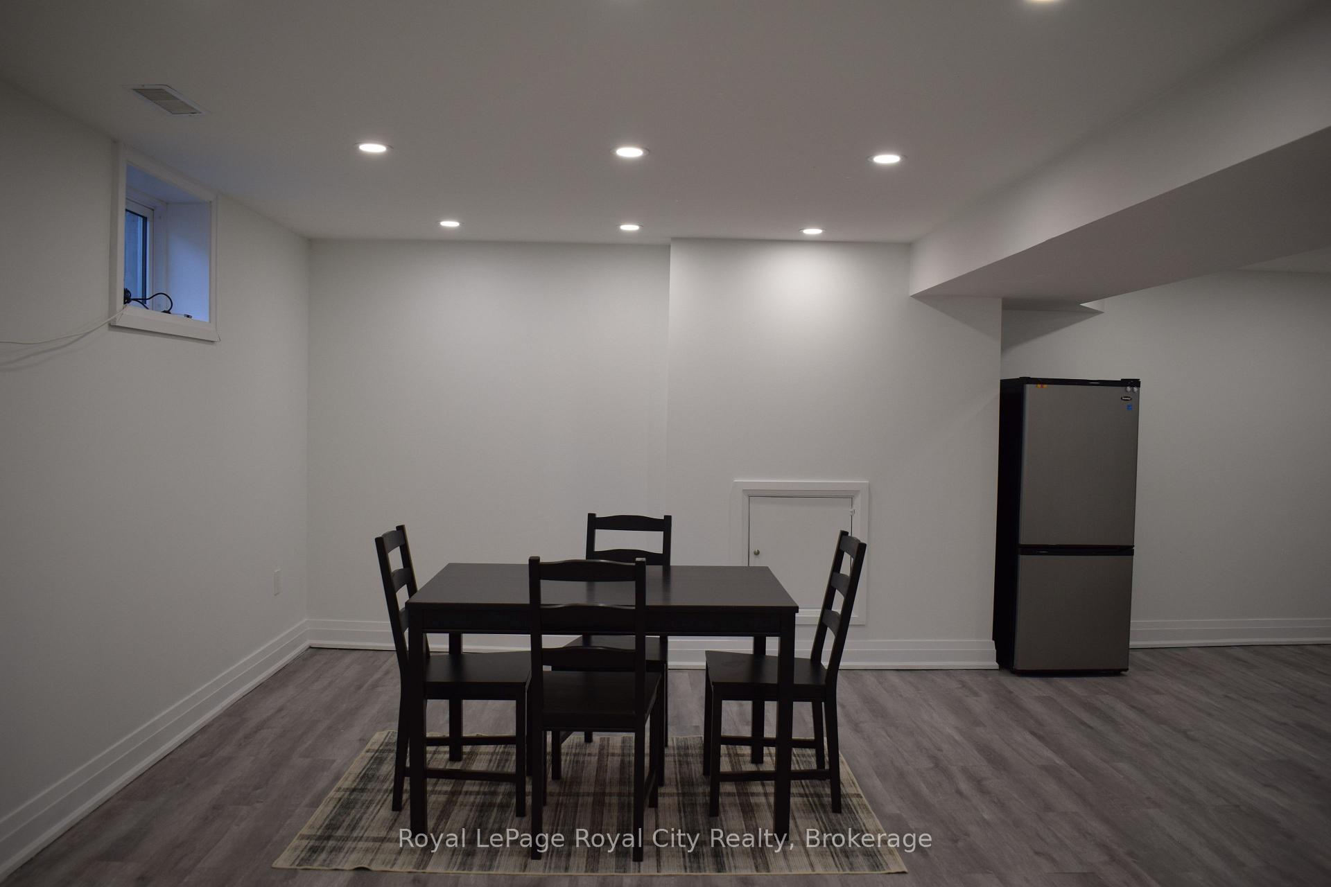 Photo 10 of 61 Nelson Court, Halton Hills, Acton — HOMEH