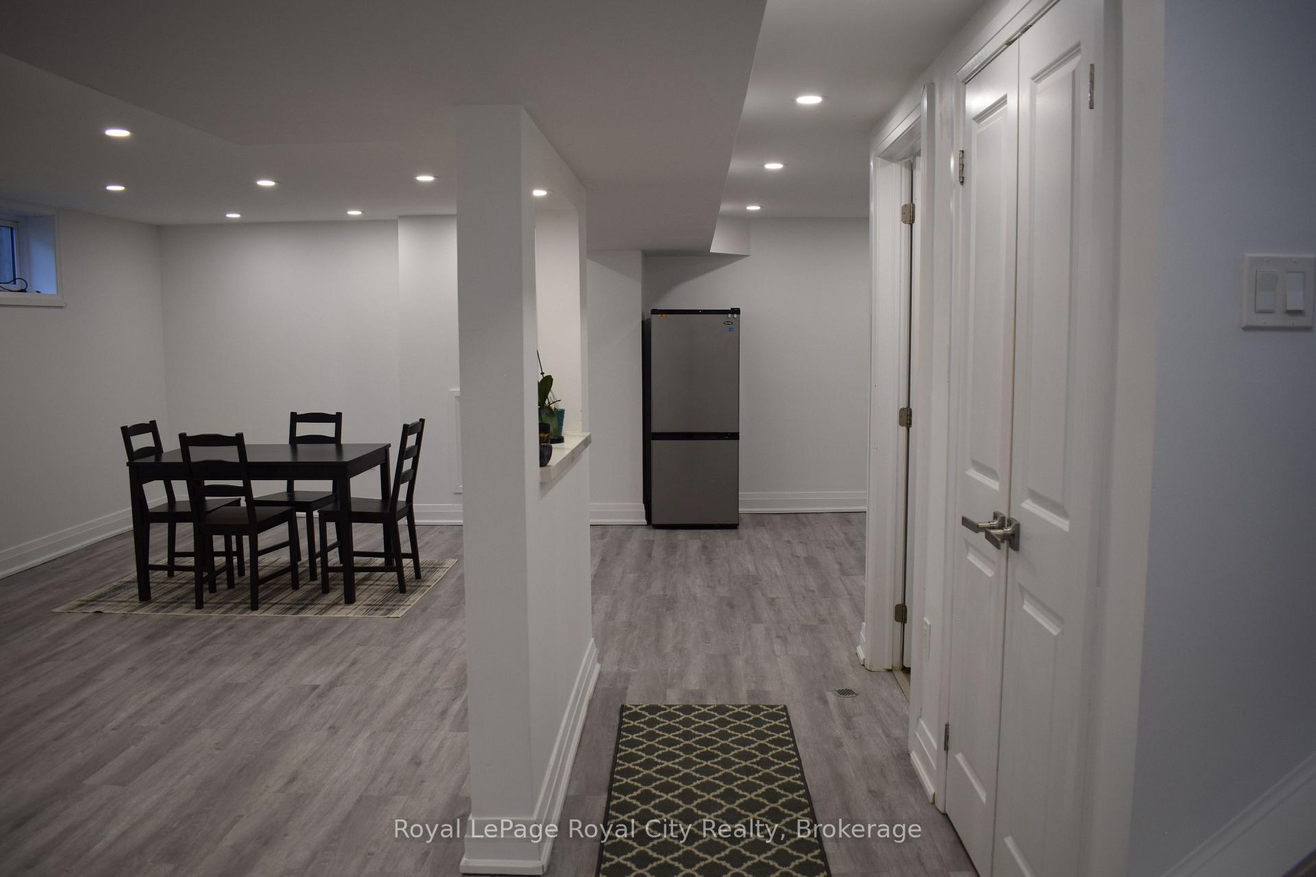Photo 11 of 61 Nelson Court, Halton Hills, Acton — HOMEH