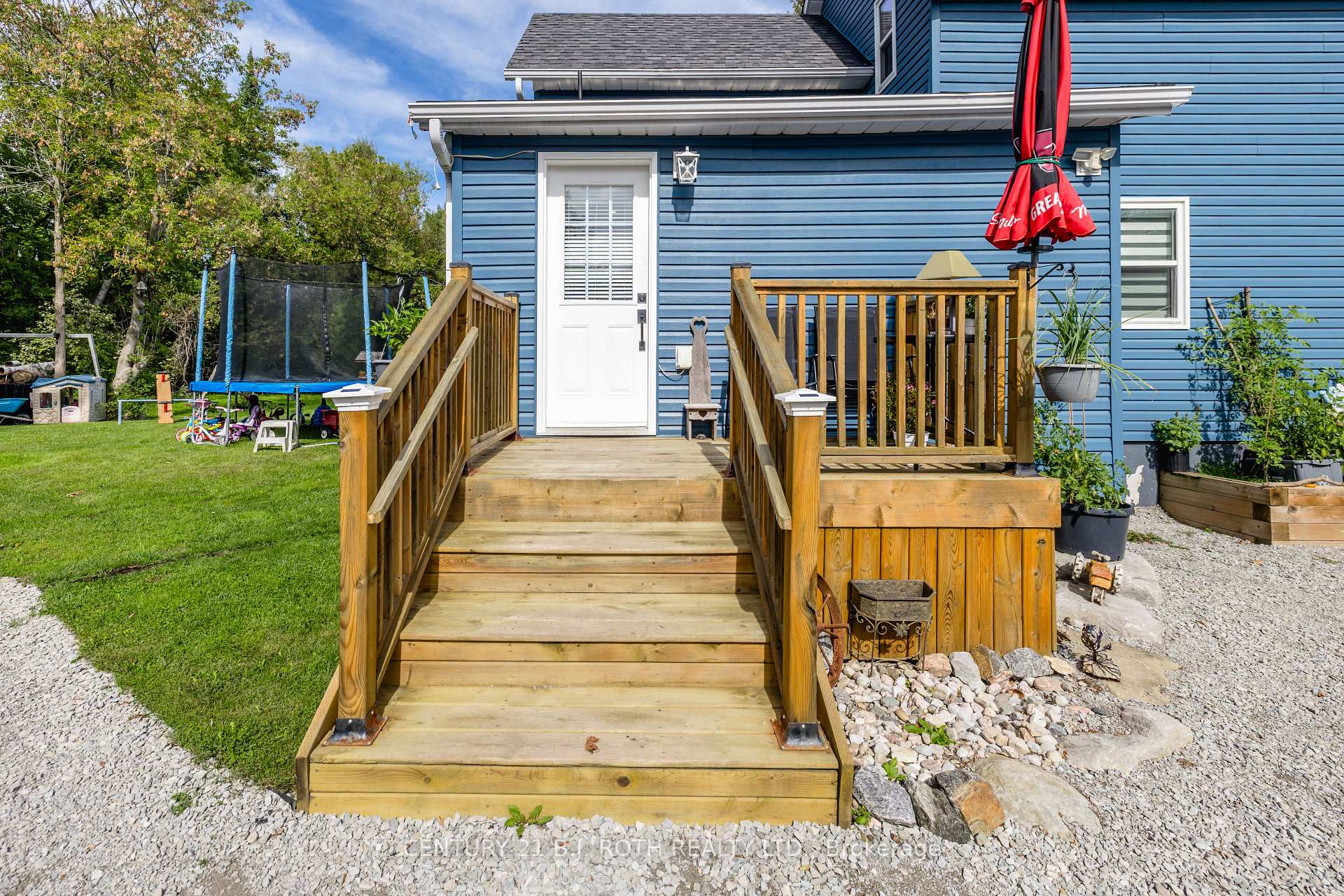 Photo 2 of 528 First Avenue, Tay, Port McNicoll — HOMEH