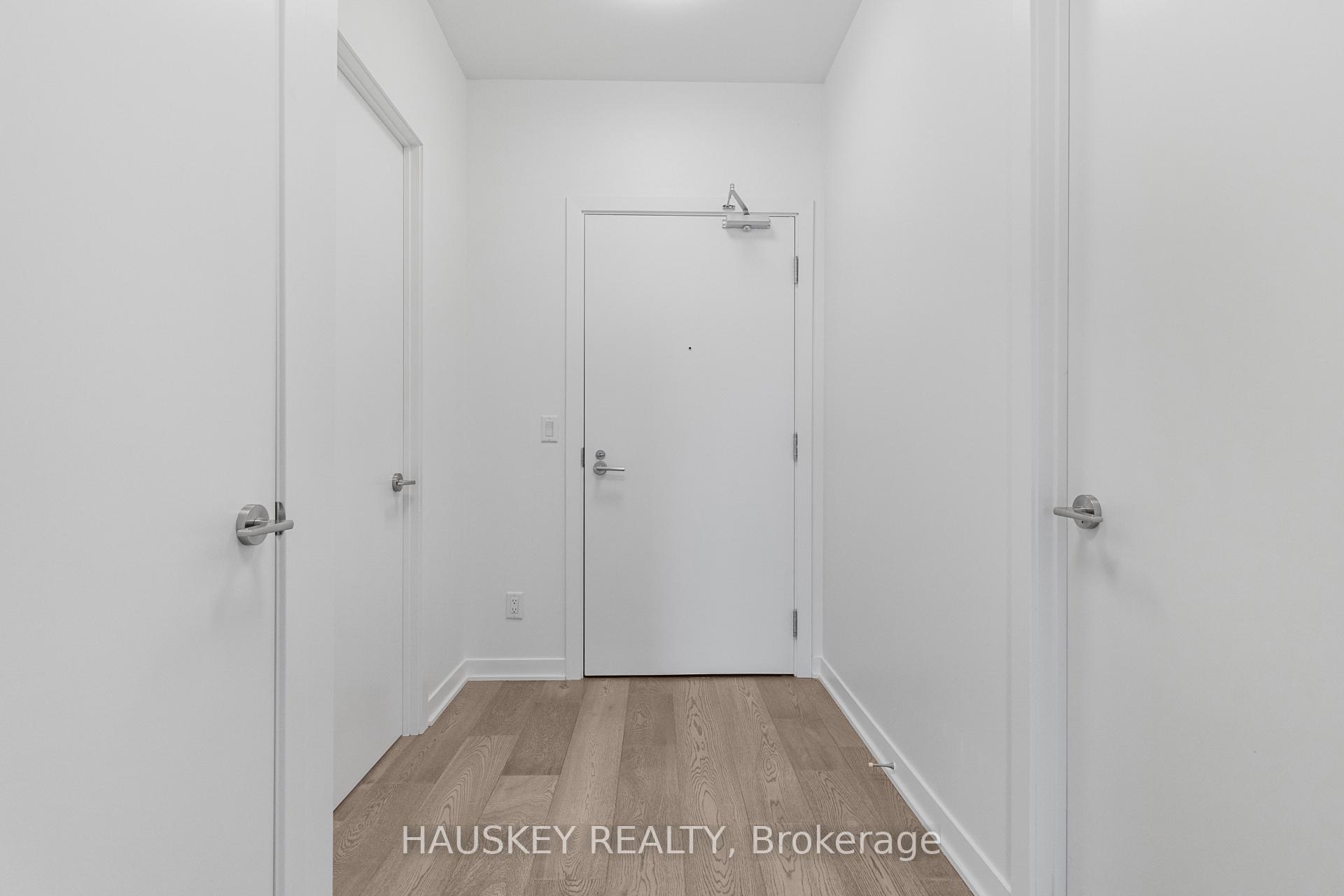 Photo 4 of Unit 901, 185 Alberta Avenue, Toronto, Oakwood Village — HOMEH