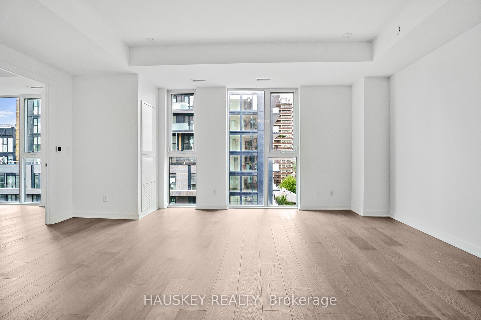 Photo 6 of Unit 901, 185 Alberta Avenue, Toronto, Oakwood Village — HOMEH
