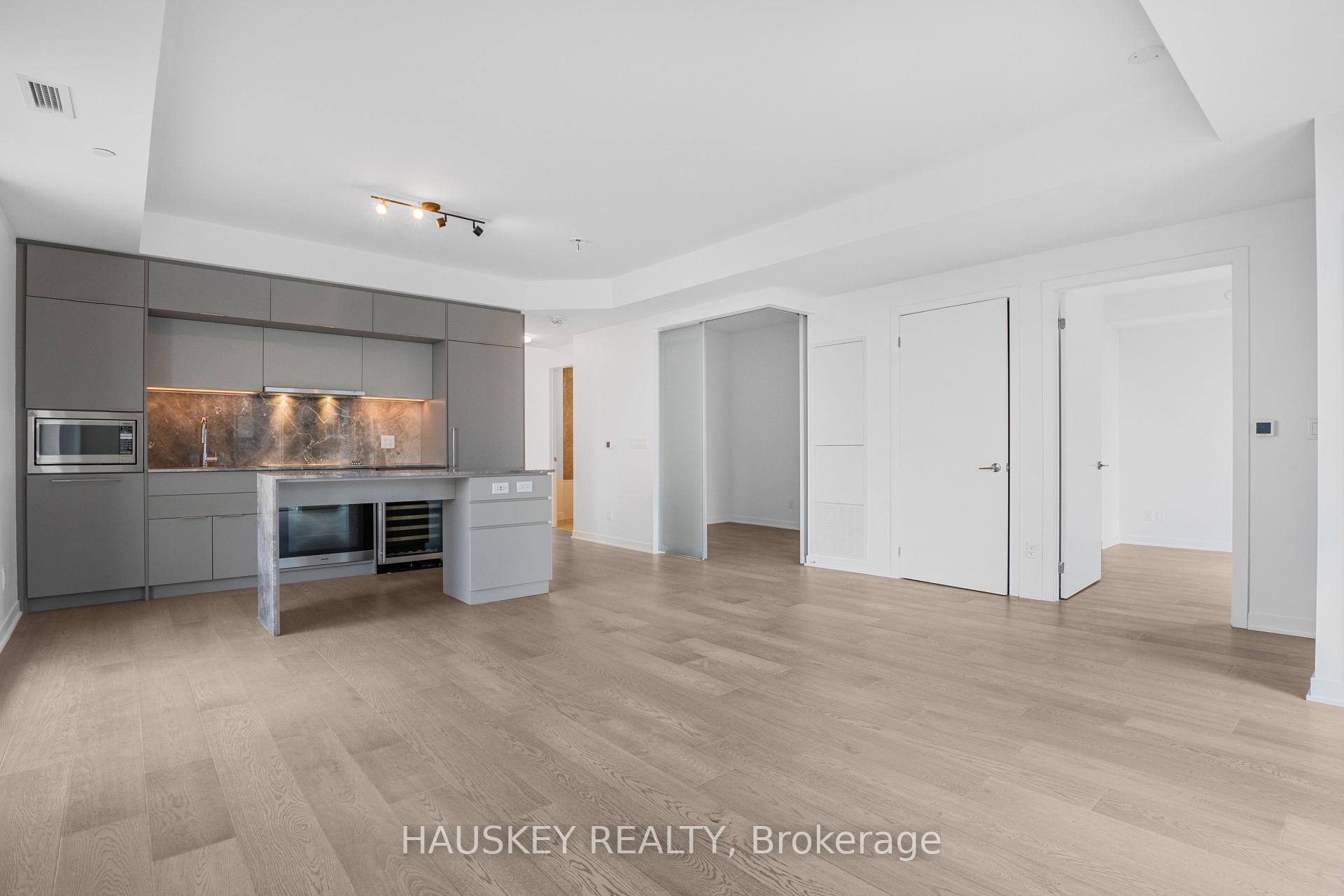 Photo 7 of Unit 901, 185 Alberta Avenue, Toronto, Oakwood Village — HOMEH