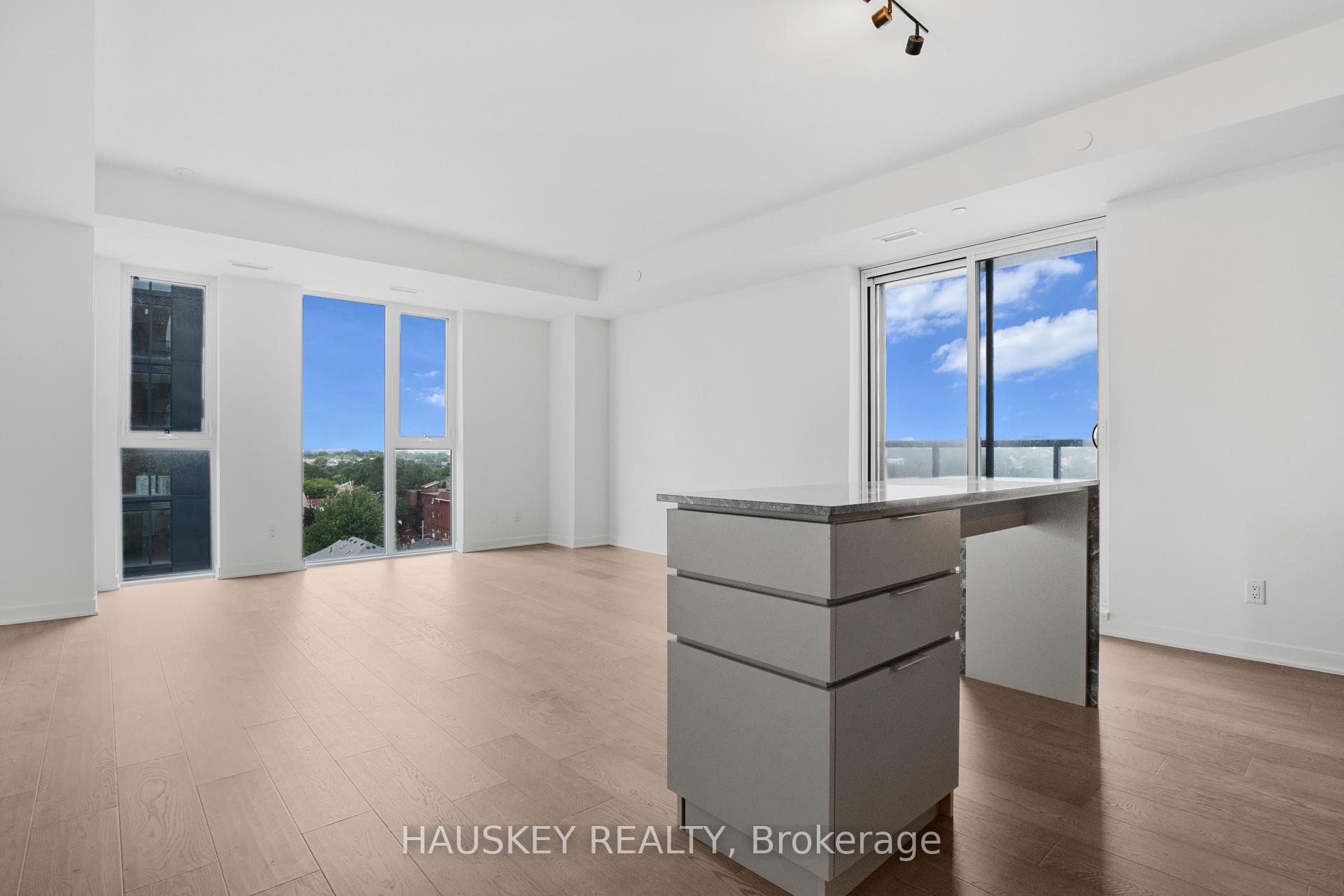 Photo 10 of Unit 901, 185 Alberta Avenue, Toronto, Oakwood Village — HOMEH