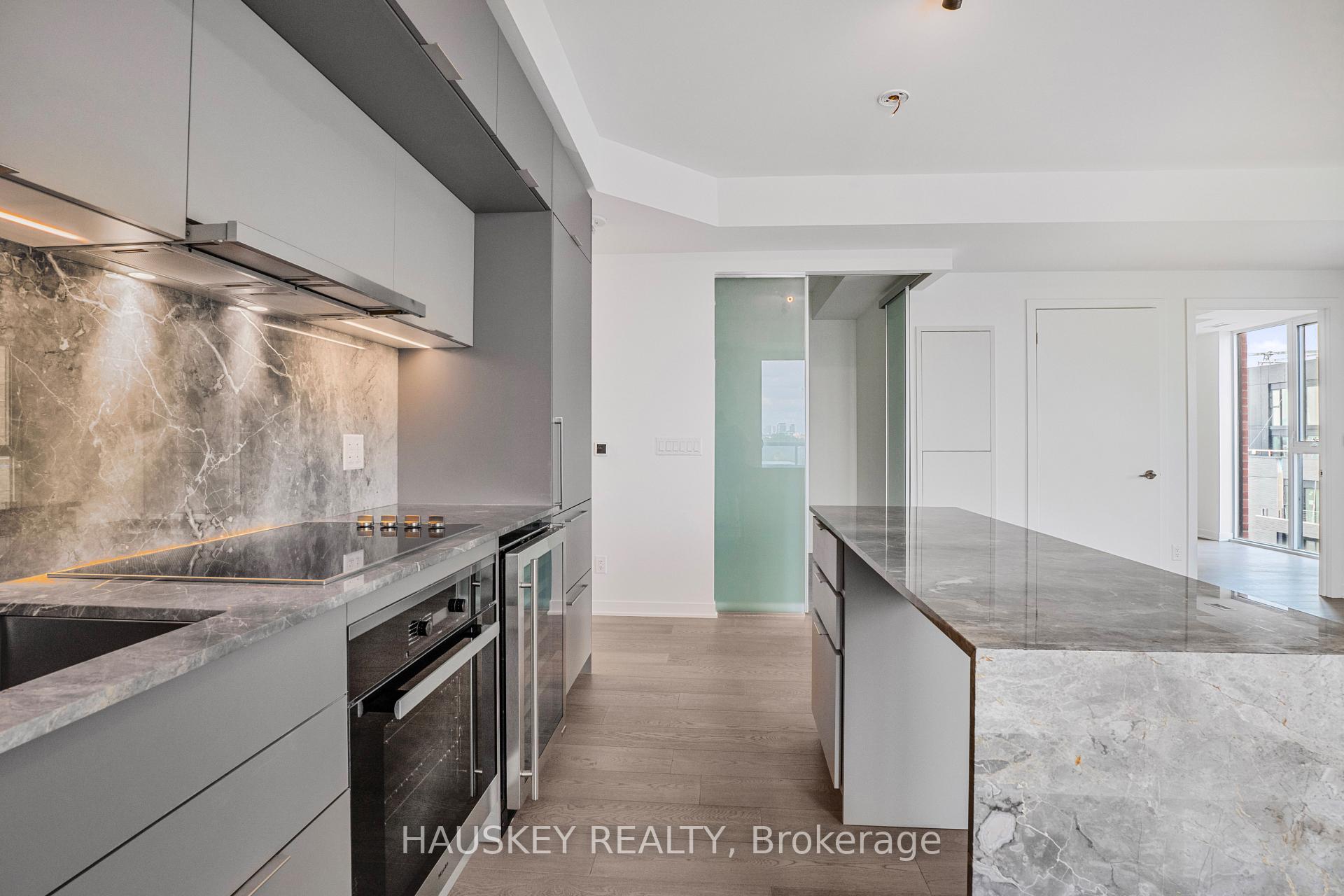Photo 12 of Unit 901, 185 Alberta Avenue, Toronto, Oakwood Village — HOMEH