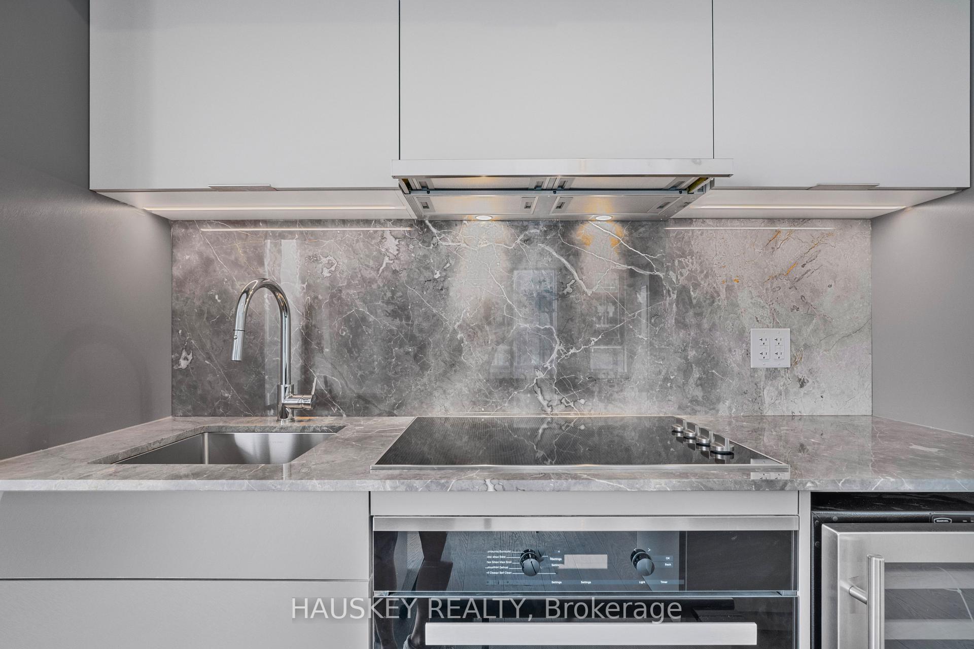 Photo 13 of Unit 901, 185 Alberta Avenue, Toronto, Oakwood Village — HOMEH