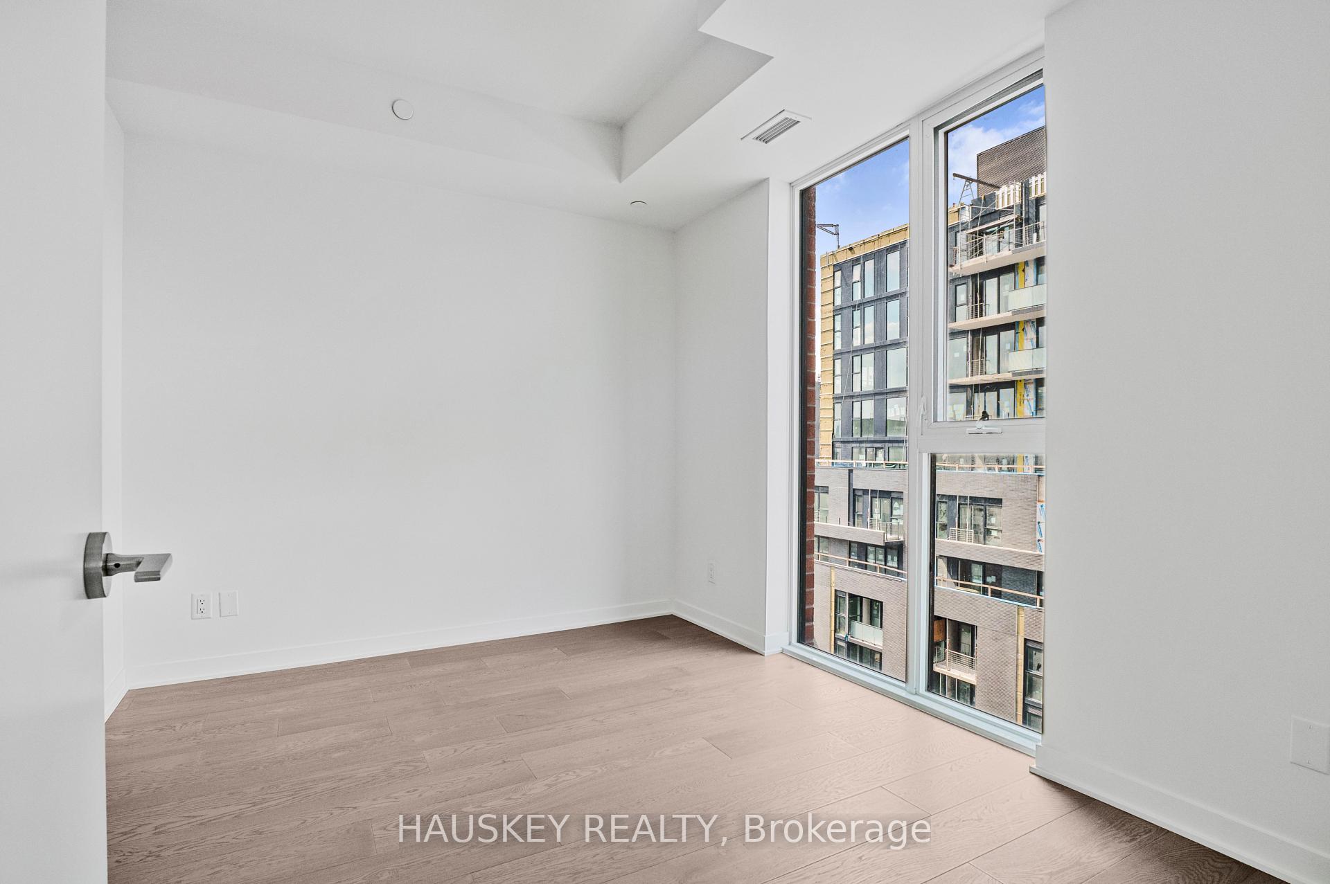 Photo 14 of Unit 901, 185 Alberta Avenue, Toronto, Oakwood Village — HOMEH