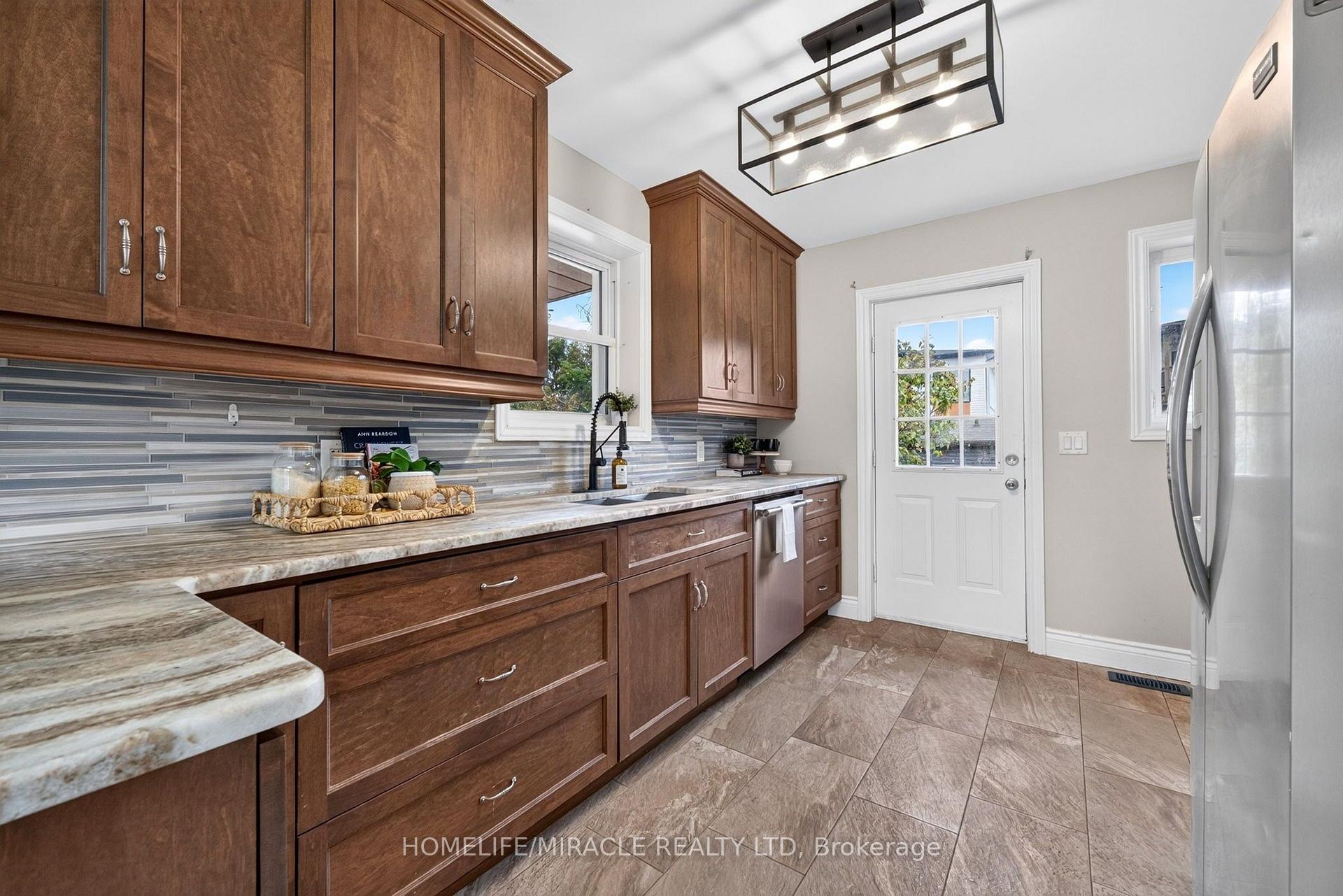 Photo 5 of 176 Avalon Place, Kitchener, Meinzinger — HOMEH