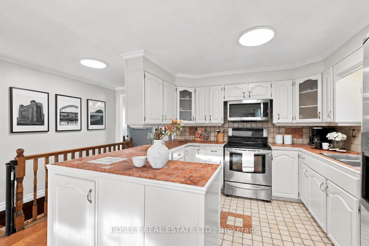 Photo 10 of 566 Rougemount Drive, Pickering, Rosebank — HOMEH