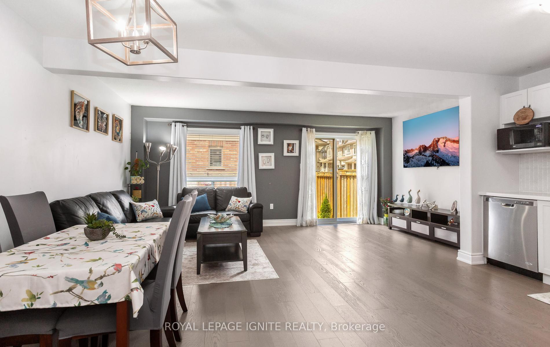 Photo 5 of 114 Parkinson Crescent, Orangeville — HOMEH