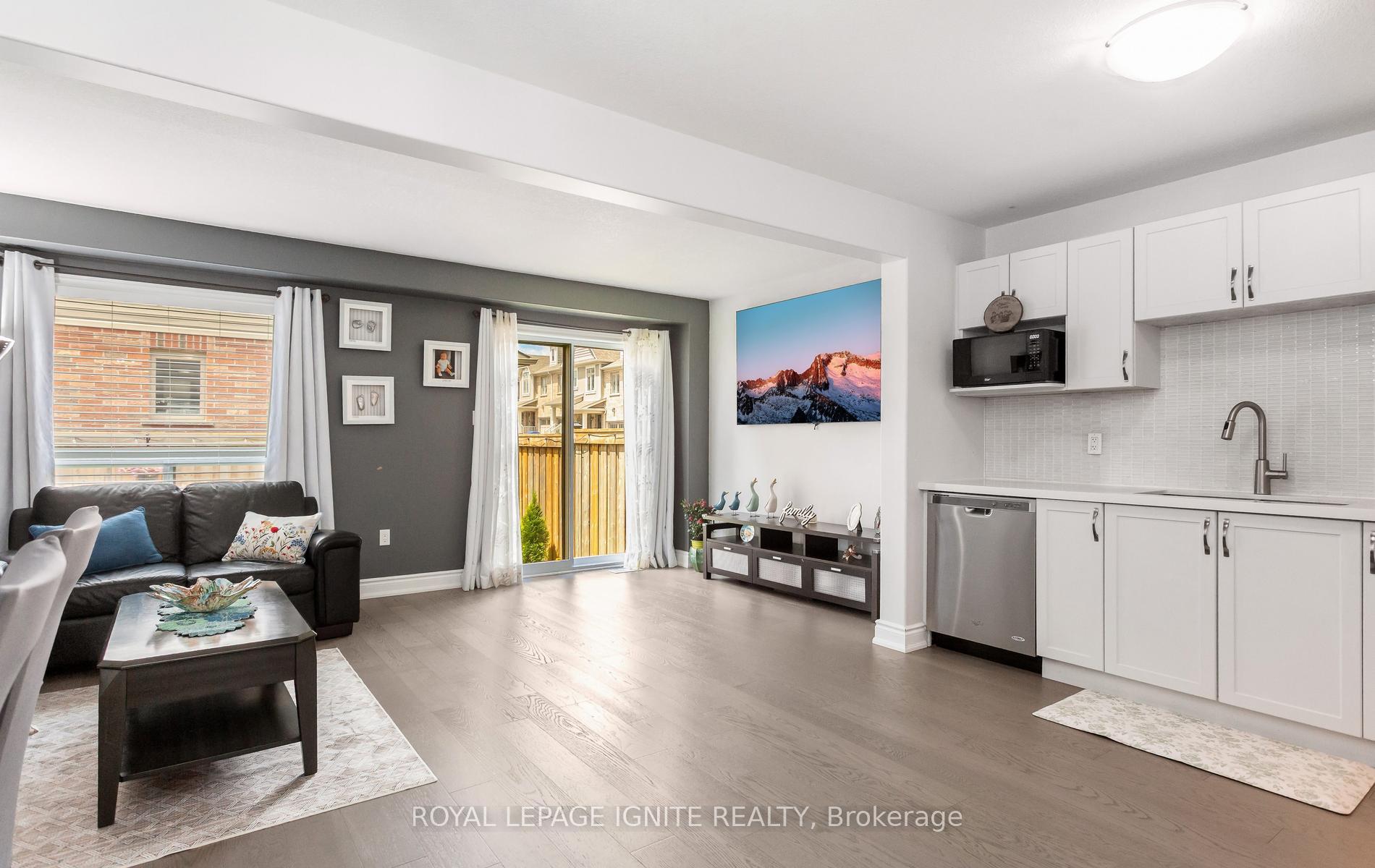 Photo 6 of 114 Parkinson Crescent, Orangeville — HOMEH