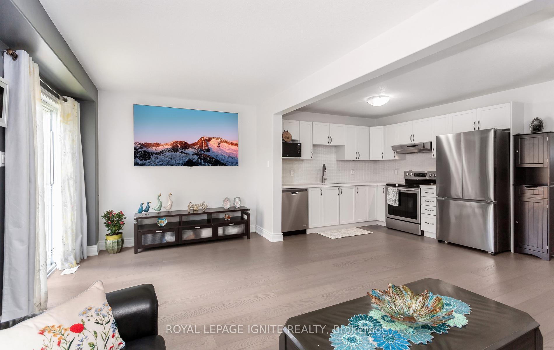 Photo 11 of 114 Parkinson Crescent, Orangeville — HOMEH