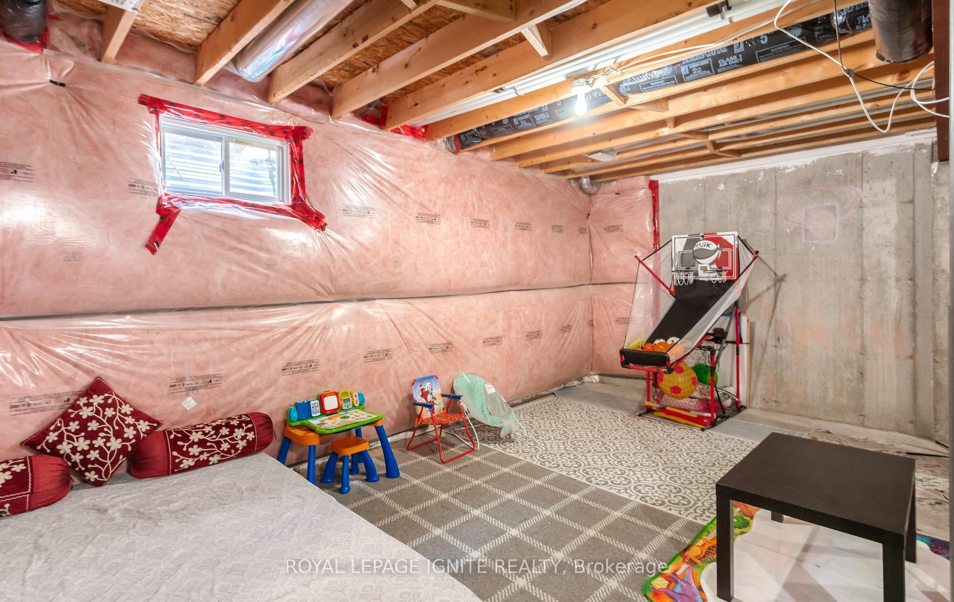 Photo 33 of 114 Parkinson Crescent, Orangeville — HOMEH