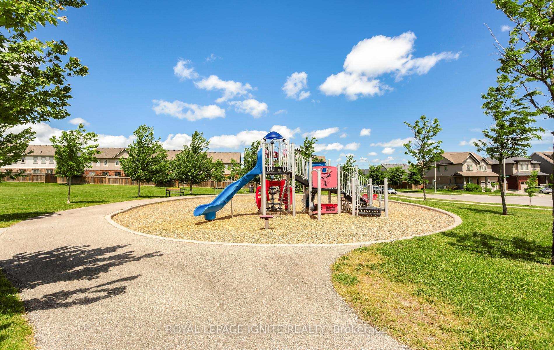 Photo 36 of 114 Parkinson Crescent, Orangeville — HOMEH