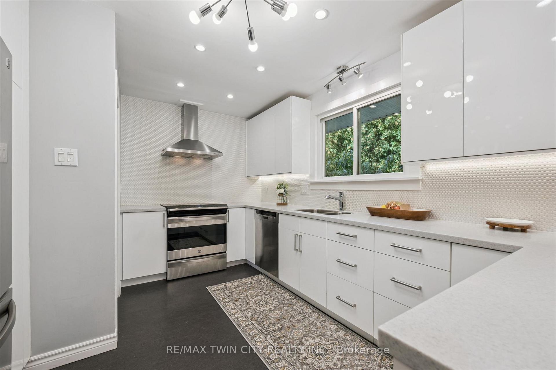 Photo 10 of 58 Bradley Drive, Kitchener, Stanley Park — HOMEH