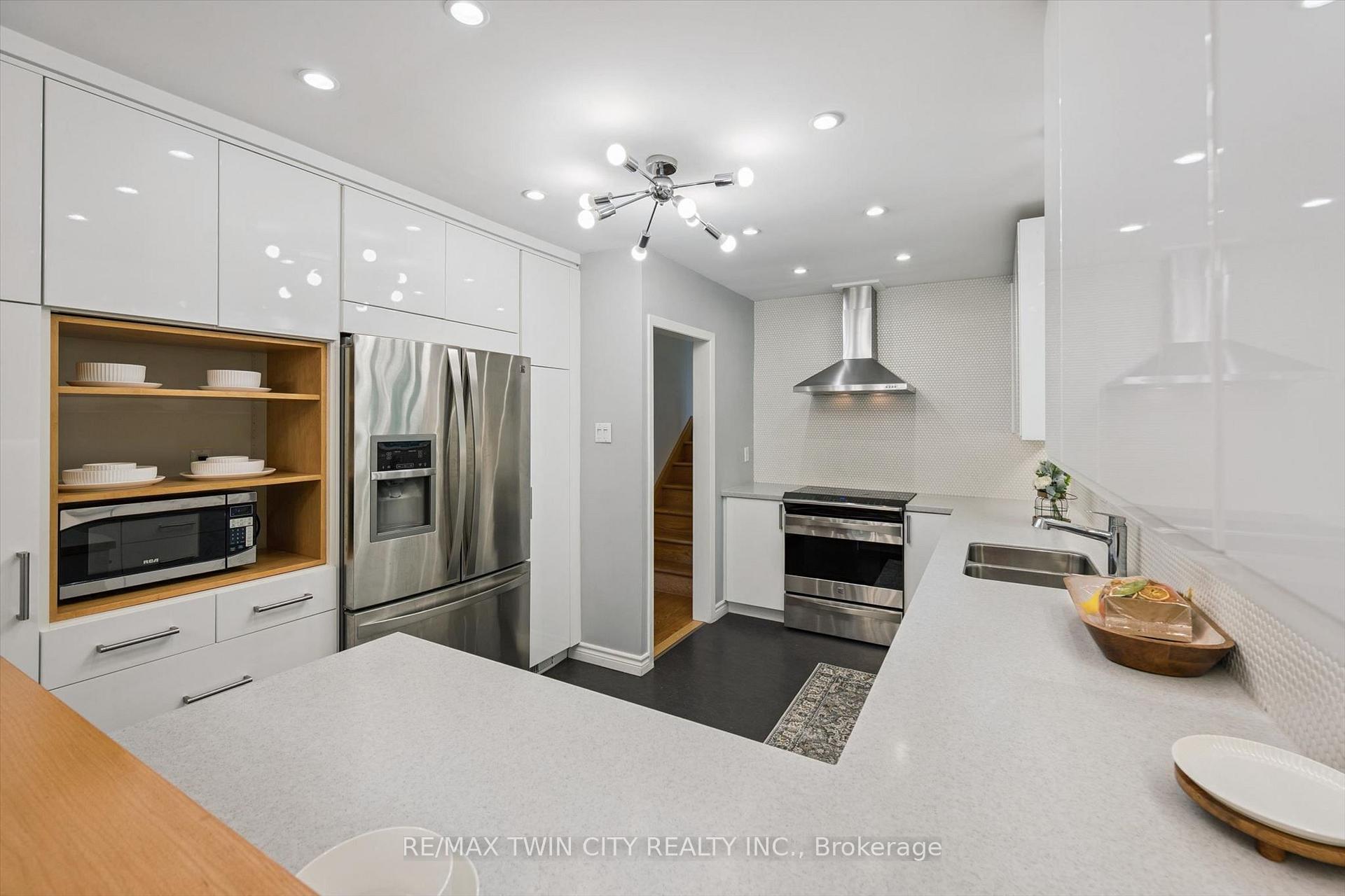 Photo 11 of 58 Bradley Drive, Kitchener, Stanley Park — HOMEH