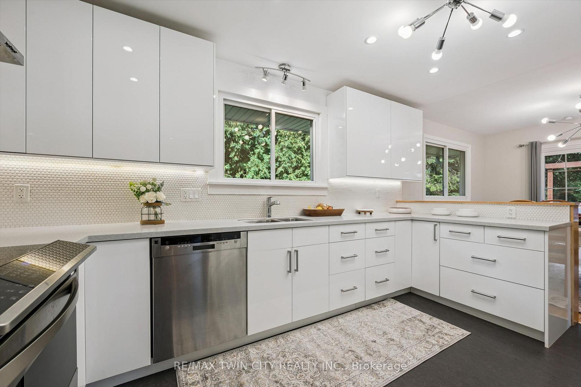 Photo 13 of 58 Bradley Drive, Kitchener, Stanley Park — HOMEH