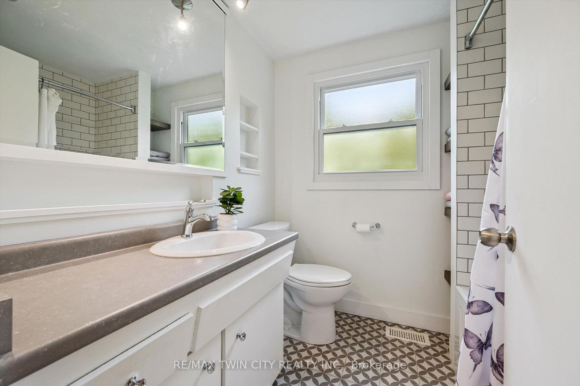 Photo 17 of 58 Bradley Drive, Kitchener, Stanley Park — HOMEH