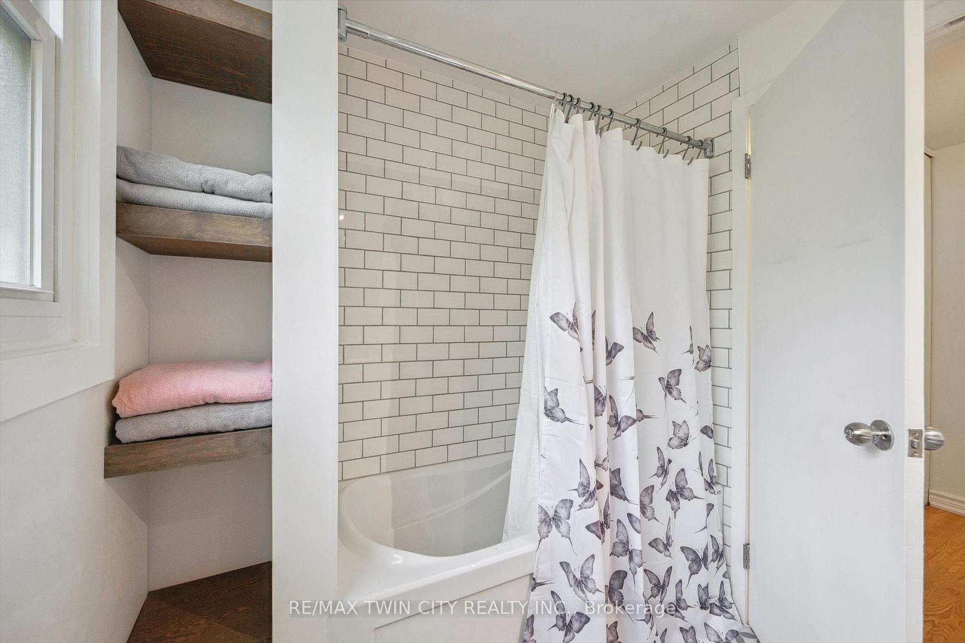 Photo 18 of 58 Bradley Drive, Kitchener, Stanley Park — HOMEH