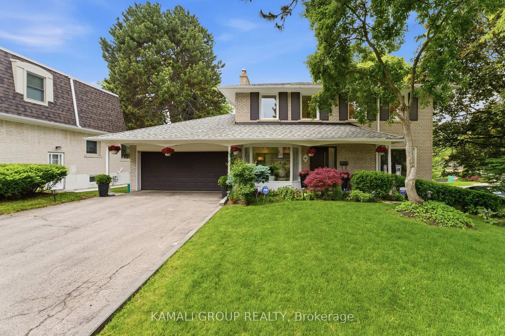 Photo 2 of 30 Blue Ridge Road, North York, Bayview Village — HOMEH