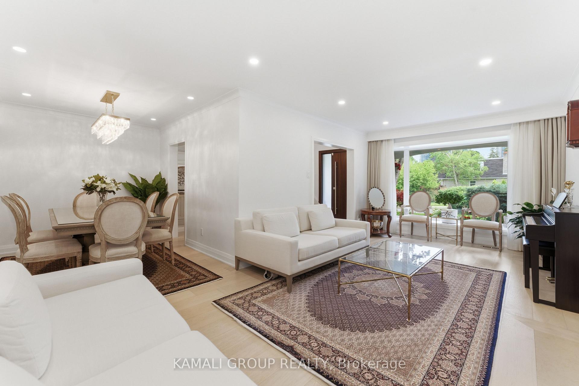 Photo 5 of 30 Blue Ridge Road, North York, Bayview Village — HOMEH