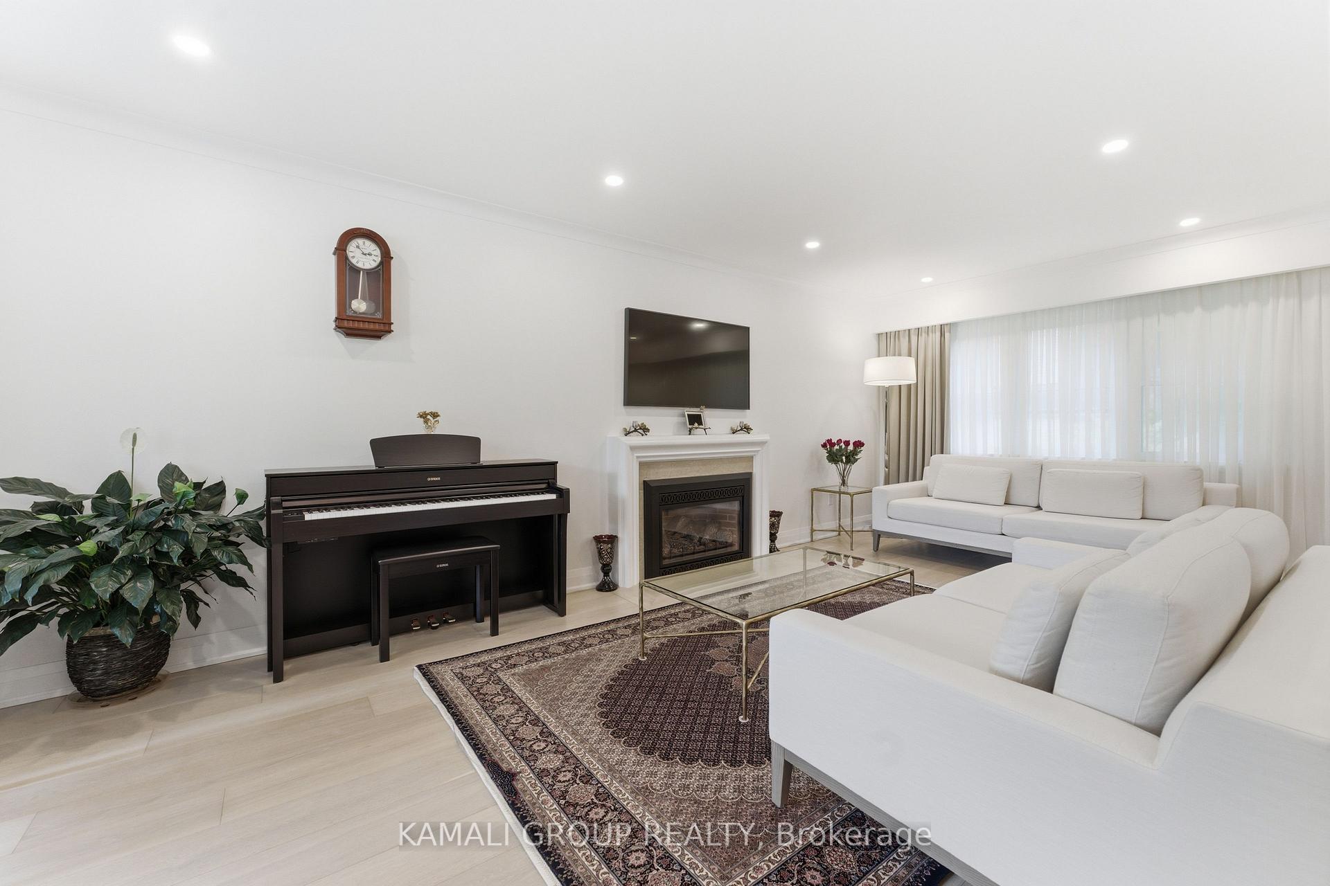 Photo 6 of 30 Blue Ridge Road, North York, Bayview Village — HOMEH