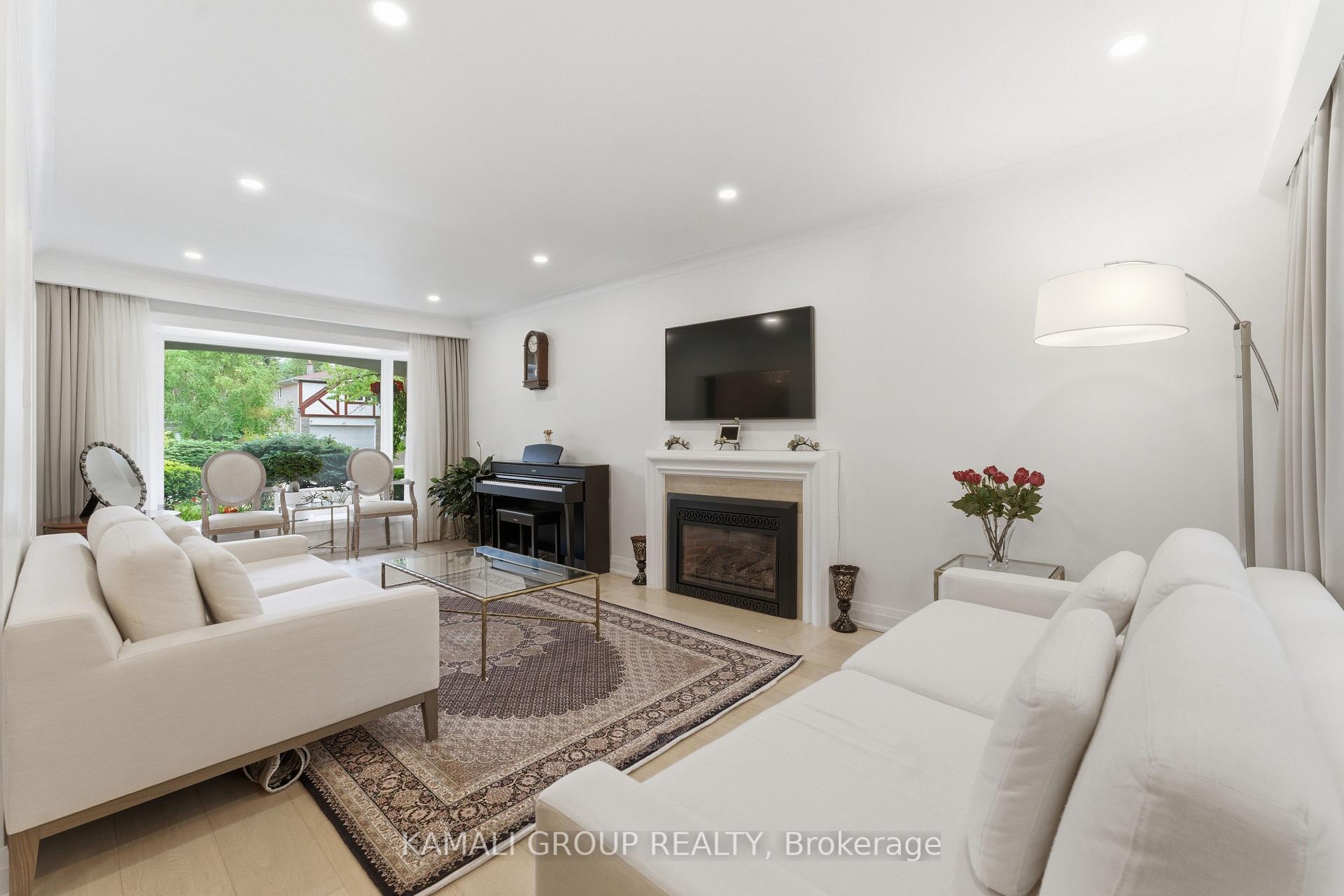 Photo 8 of 30 Blue Ridge Road, North York, Bayview Village — HOMEH