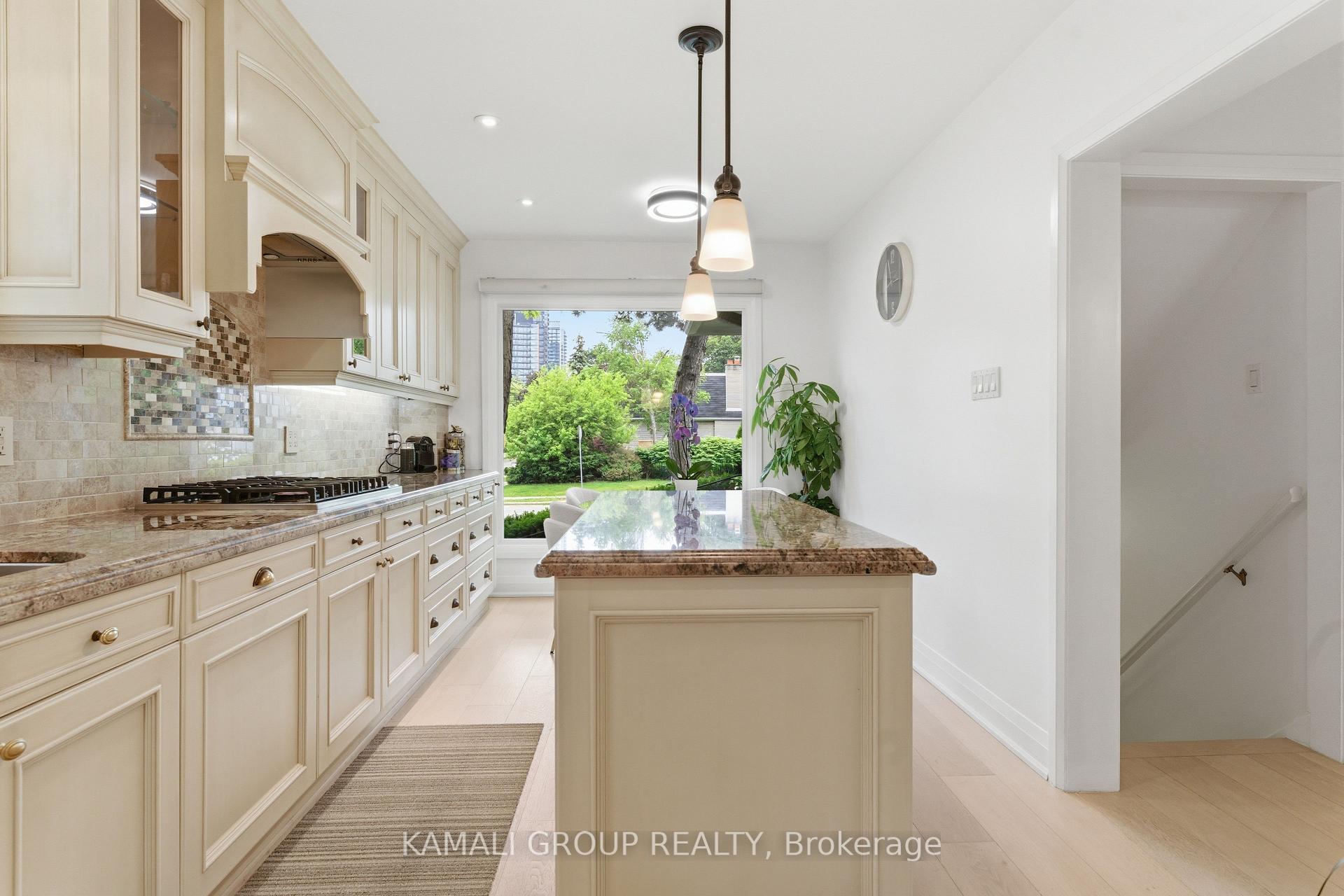 Photo 12 of 30 Blue Ridge Road, North York, Bayview Village — HOMEH