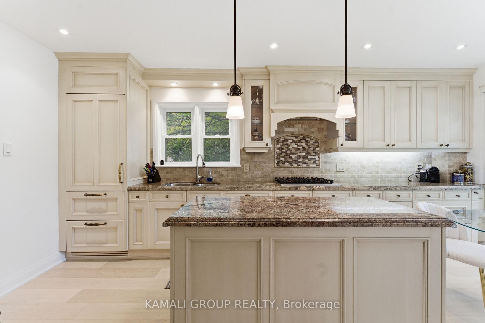 Photo 13 of 30 Blue Ridge Road, North York, Bayview Village — HOMEH