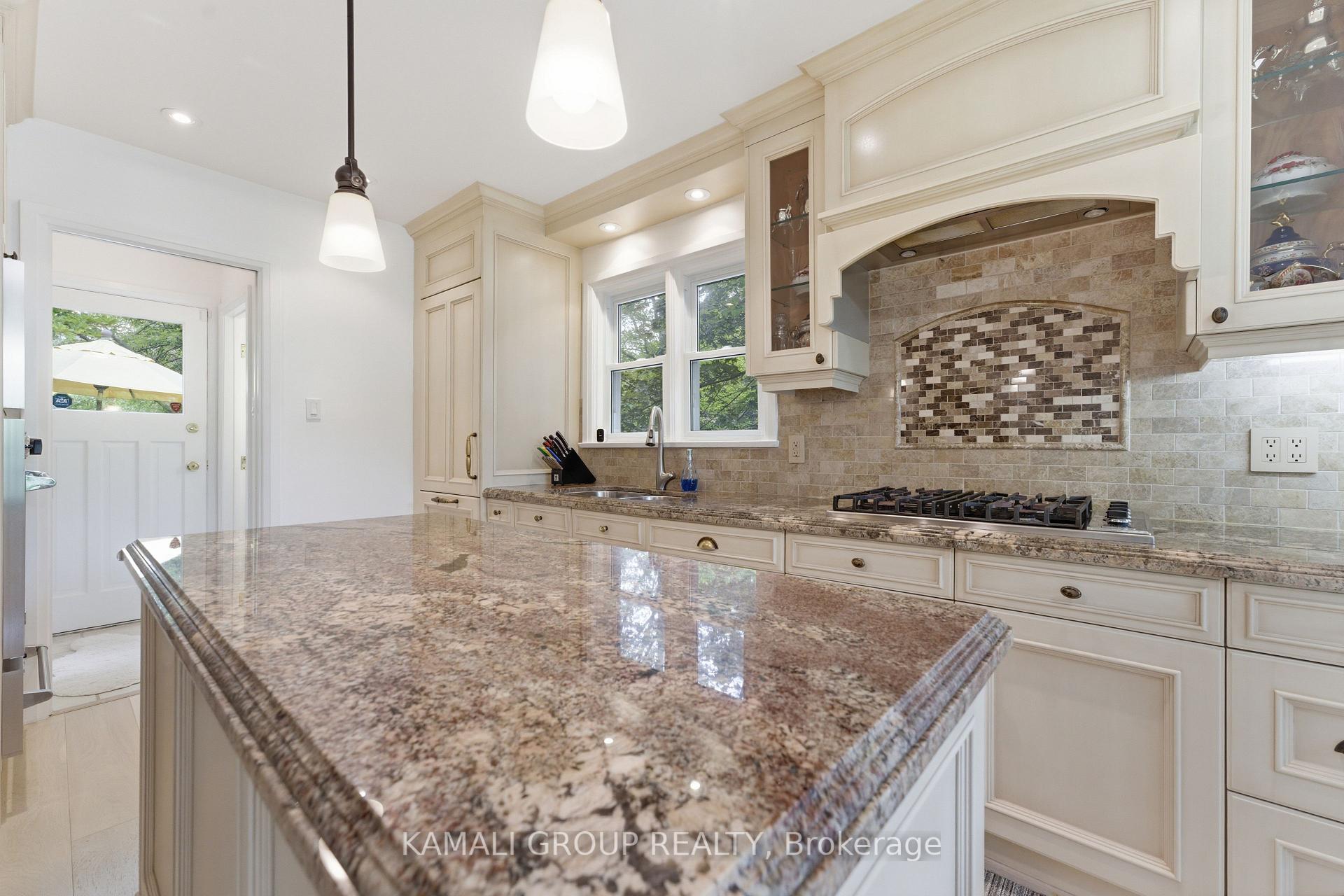Photo 14 of 30 Blue Ridge Road, North York, Bayview Village — HOMEH