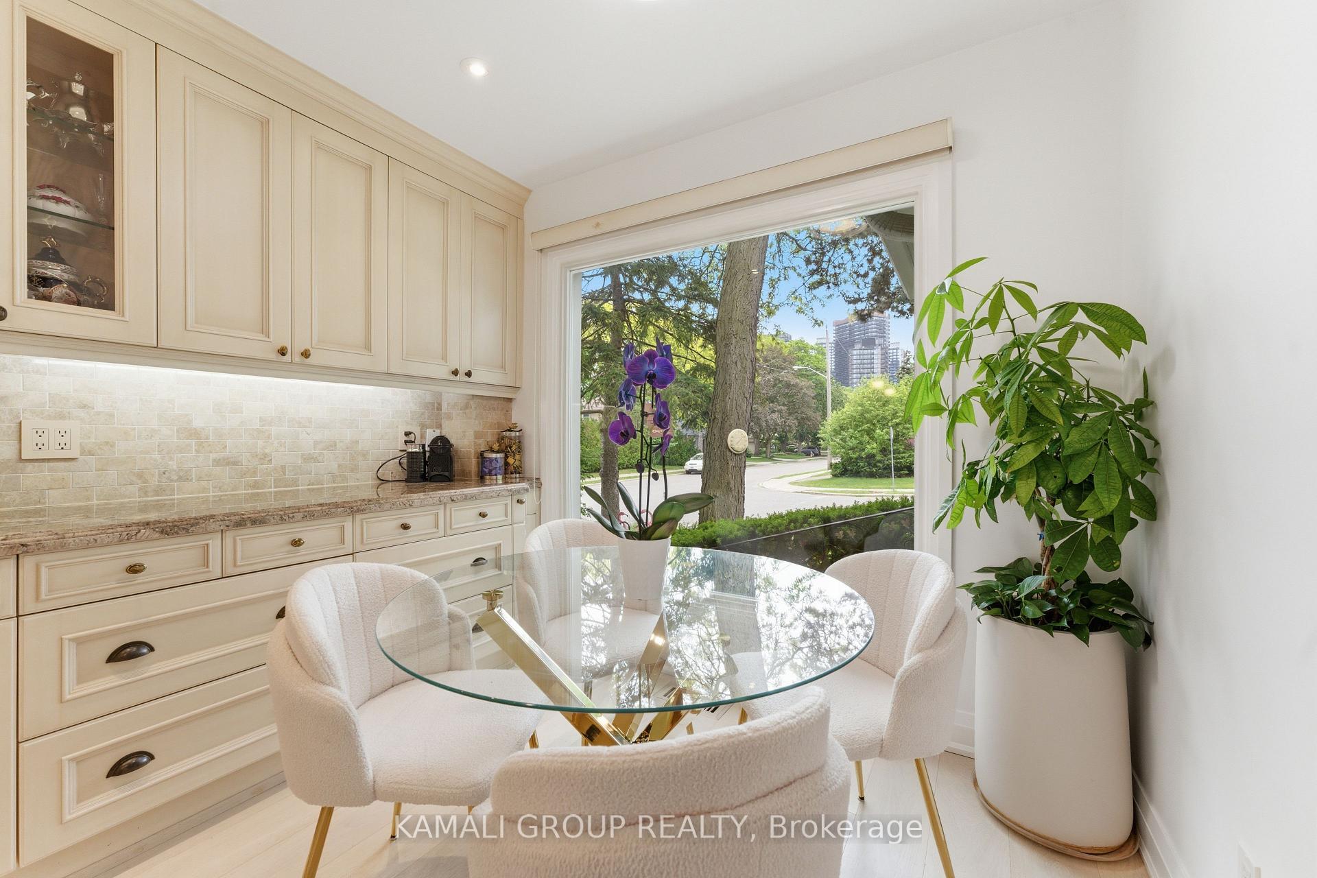 Photo 15 of 30 Blue Ridge Road, North York, Bayview Village — HOMEH