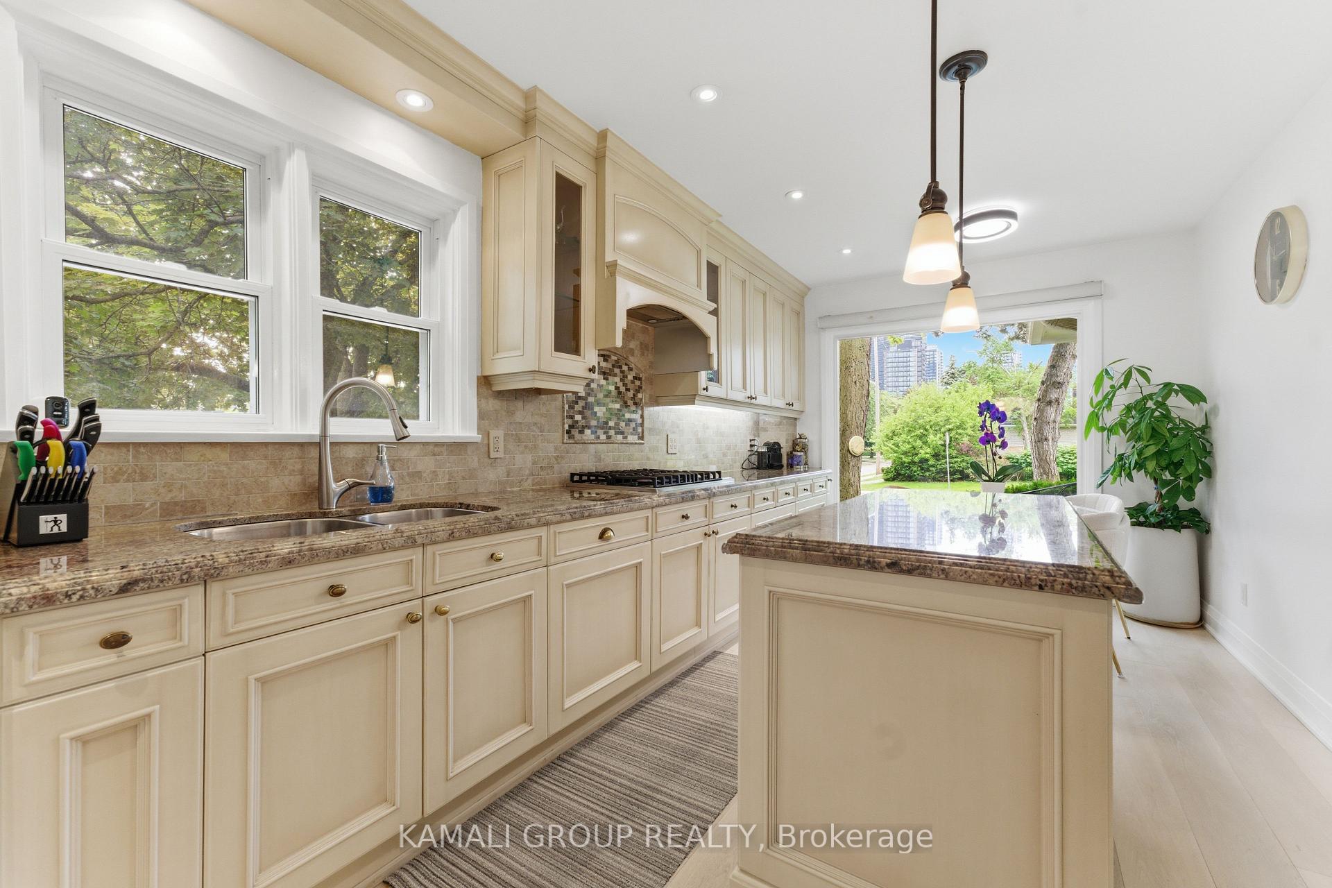 Photo 16 of 30 Blue Ridge Road, North York, Bayview Village — HOMEH