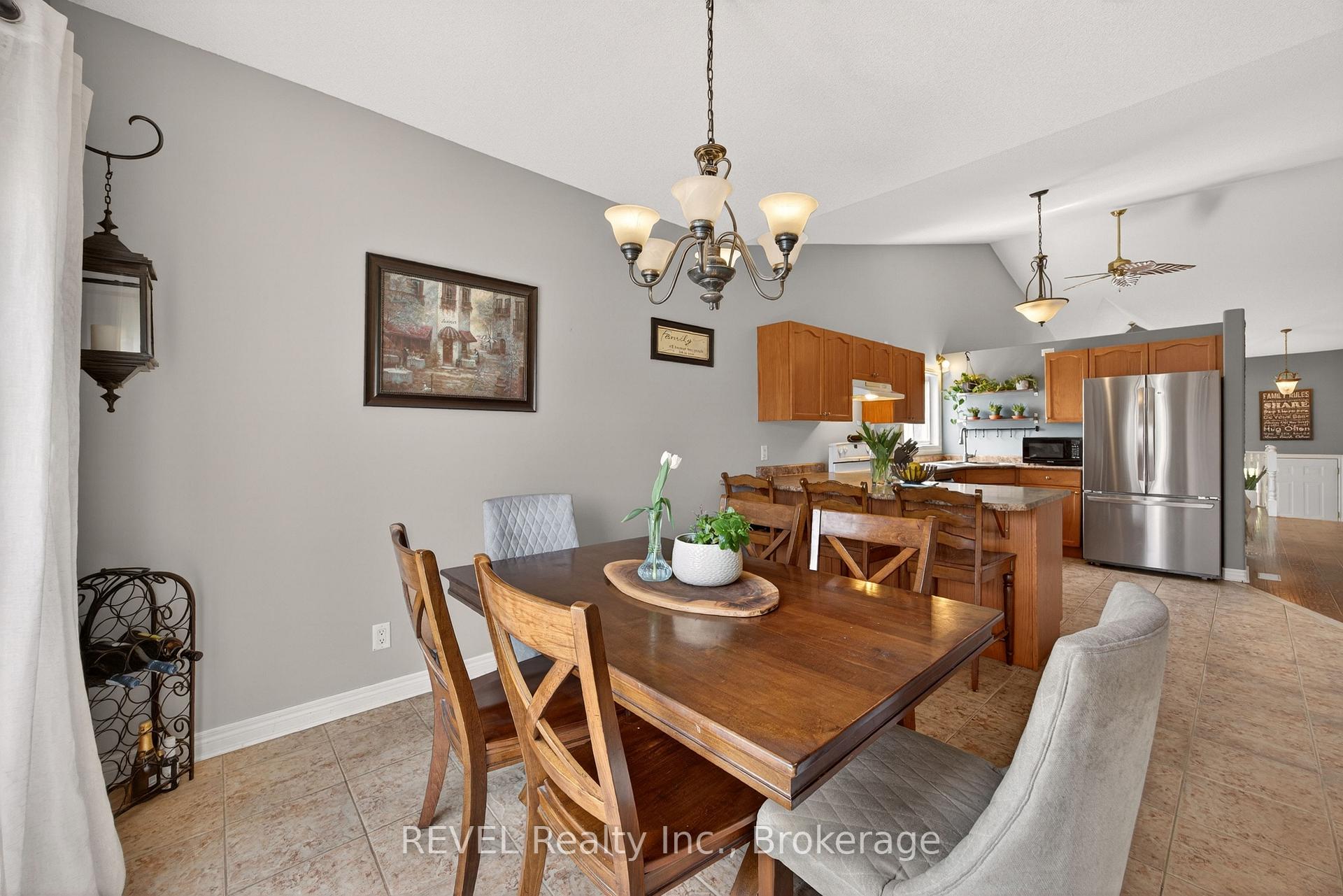 Photo 2 of 126 Westland Street, St. Catharines, Rykert/Vansickle — HOMEH
