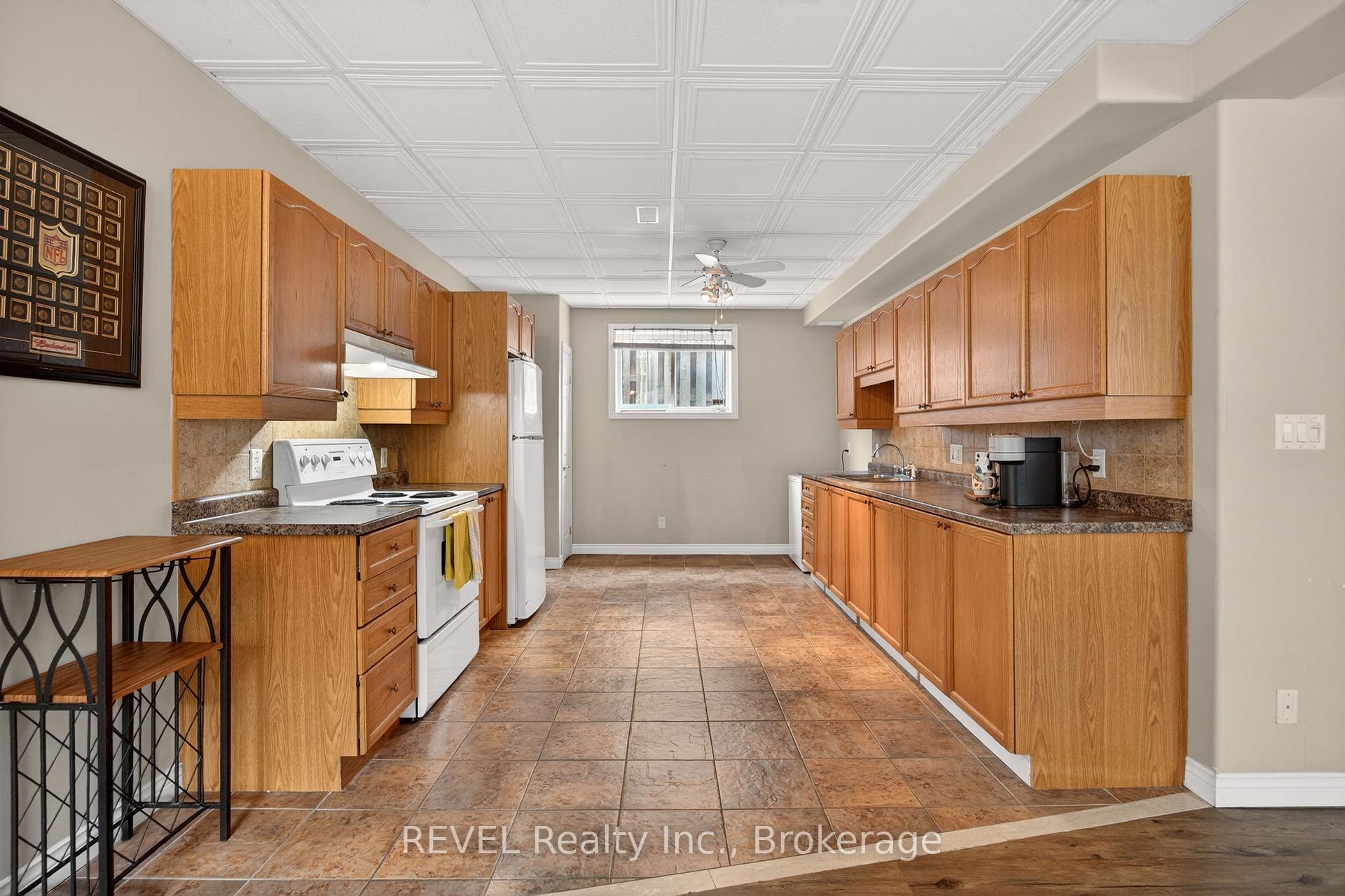 Photo 3 of 126 Westland Street, St. Catharines, Rykert/Vansickle — HOMEH