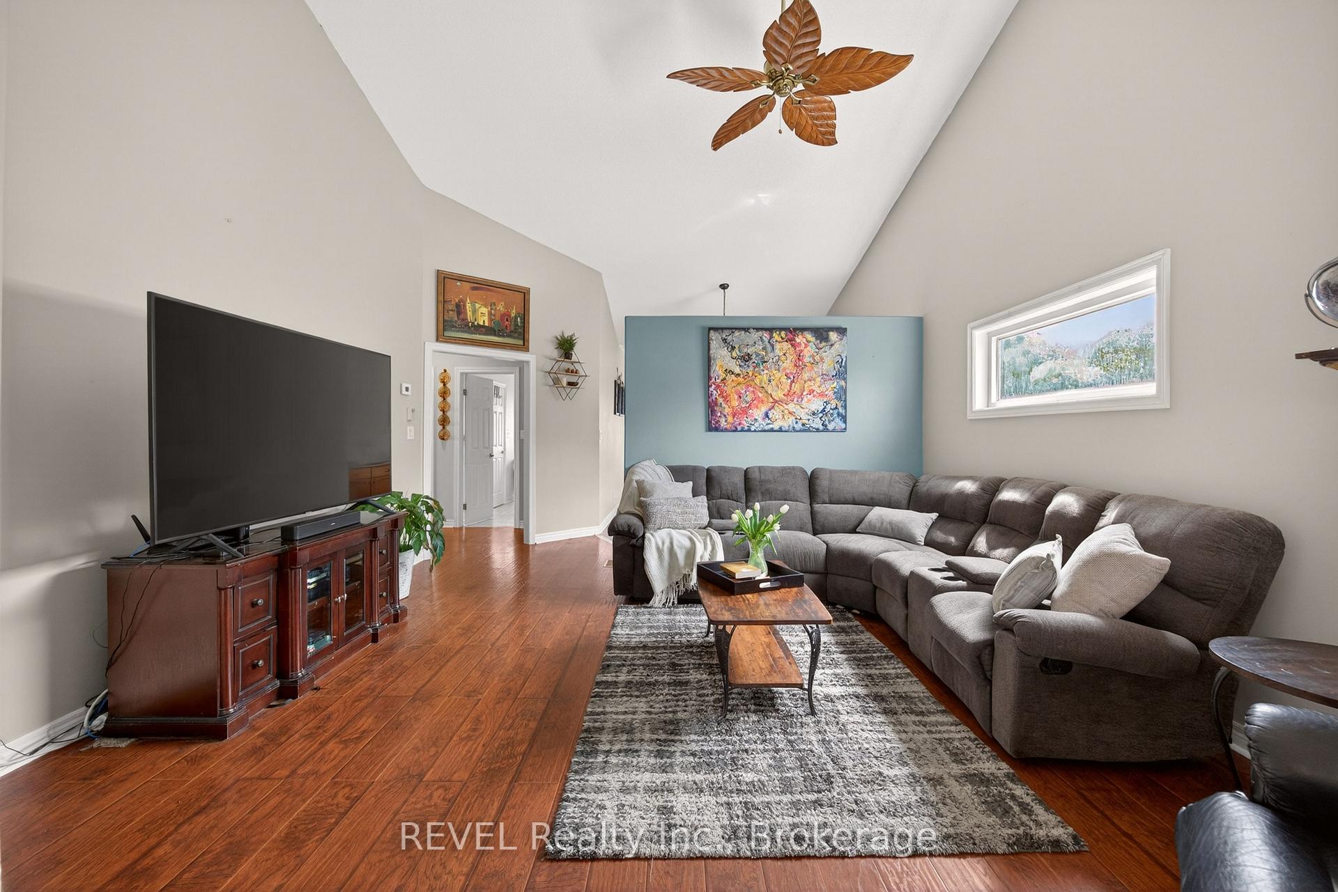 Photo 11 of 126 Westland Street, St. Catharines, Rykert/Vansickle — HOMEH
