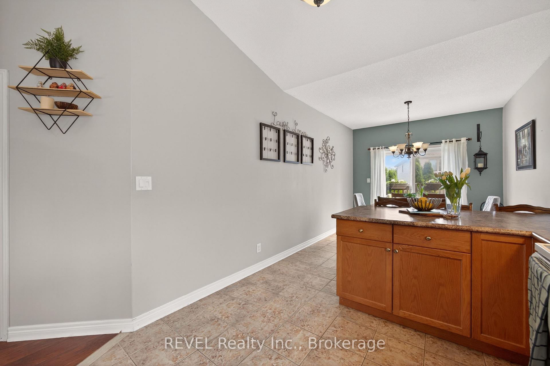 Photo 15 of 126 Westland Street, St. Catharines, Rykert/Vansickle — HOMEH