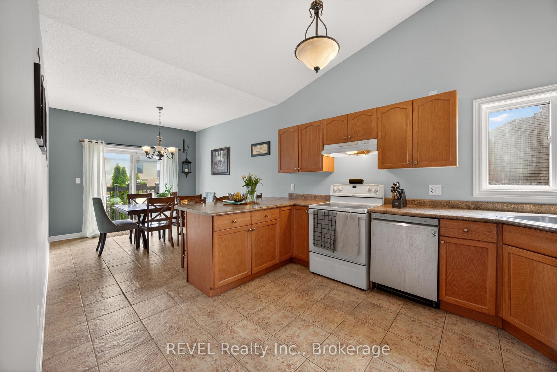 Photo 16 of 126 Westland Street, St. Catharines, Rykert/Vansickle — HOMEH