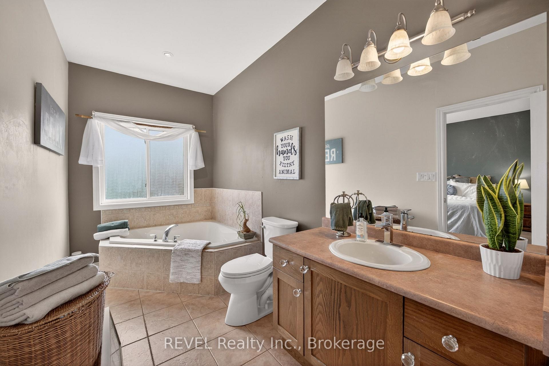 Photo 21 of 126 Westland Street, St. Catharines, Rykert/Vansickle — HOMEH