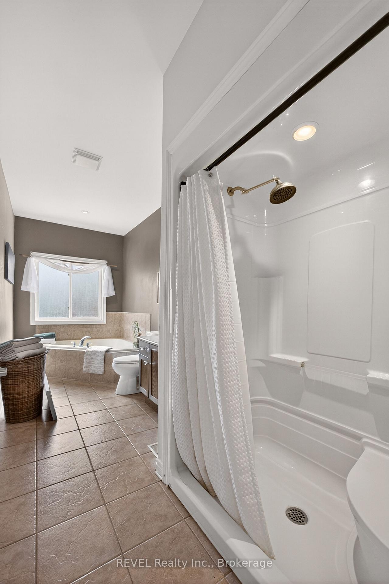 Photo 22 of 126 Westland Street, St. Catharines, Rykert/Vansickle — HOMEH