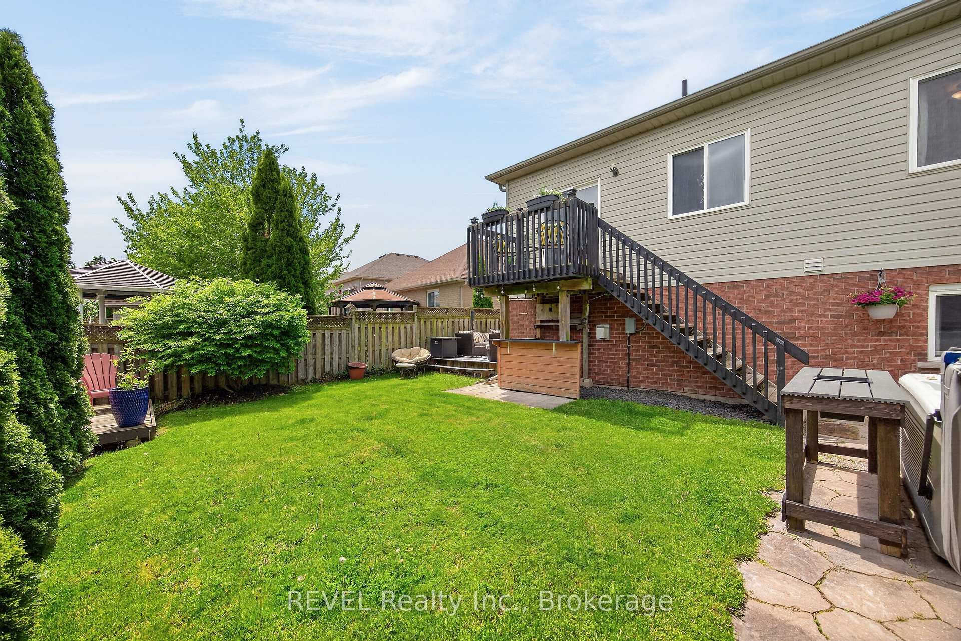 Photo 33 of 126 Westland Street, St. Catharines, Rykert/Vansickle — HOMEH