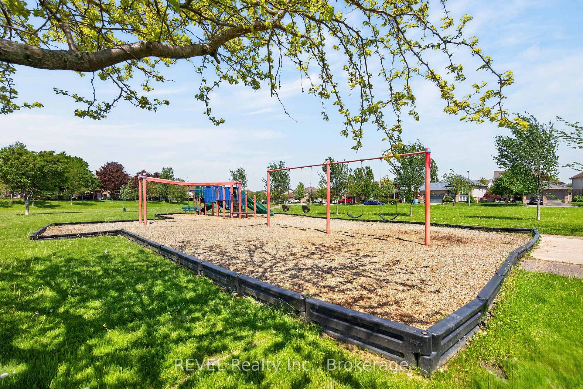 Photo 37 of 126 Westland Street, St. Catharines, Rykert/Vansickle — HOMEH