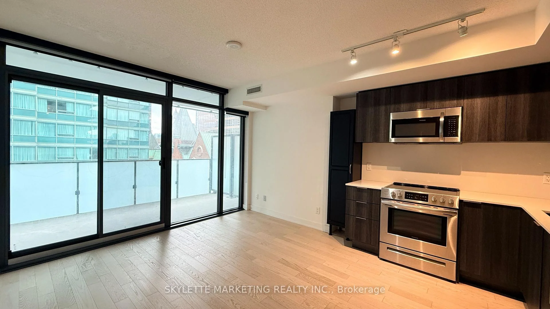 Photo 3 of Unit 1011, 25 Richmond Street E, Toronto, Church-Yonge Corridor — HOMEH