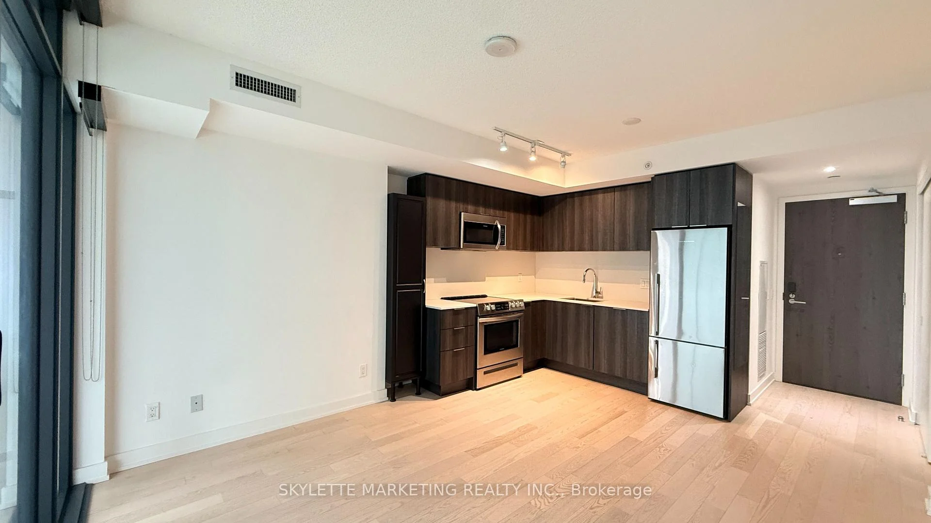 Photo 7 of Unit 1011, 25 Richmond Street E, Toronto, Church-Yonge Corridor — HOMEH